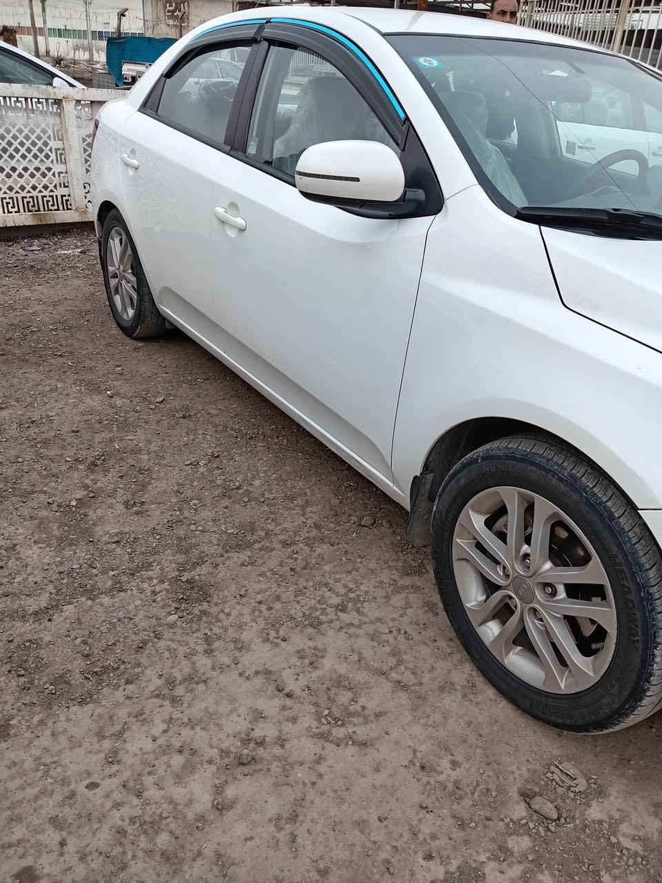 السلام عليكم سيراتو ٢٠١٢ مكفوله عدا شبر بالجاملغ الايسر السعر ١١٥ وبيهة مجال للشراي مكلف بالنشر ***********
