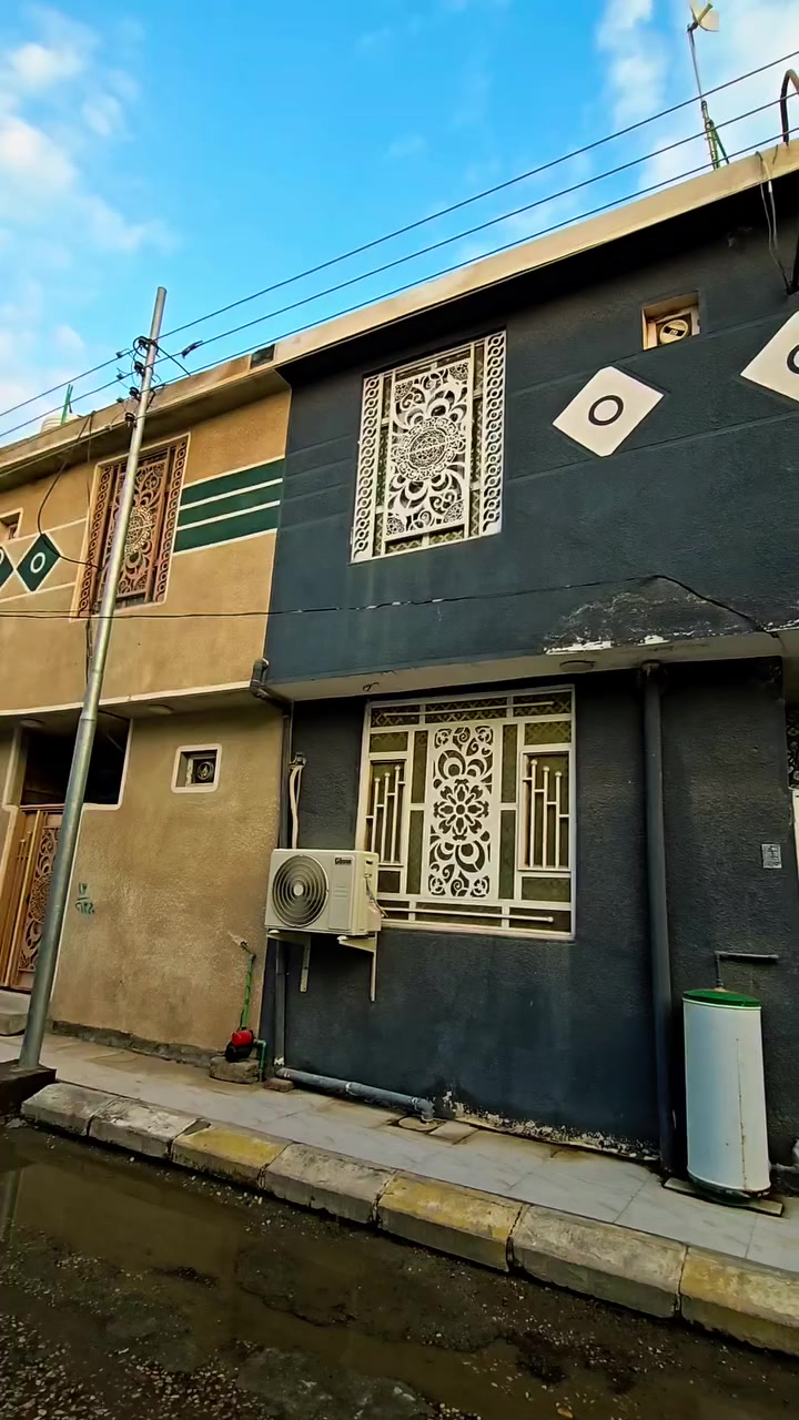 السلام عليكم بيت للبيع المساحه 50متر طابقين بناء بلوك جديد يحتوي على غرف عدد ٢ ستقبال وصاله ومطبخ وصحيات داخليه وخارجيه سند 25طابو زراعي إقرار محكمه العنوان كربلاء حي سومر خلف مدينة العاب ضوء القمر قريب سايدين الجاير رابع بيت عن الشارع الرئيسي يصلح سكن او حسينيه للزوار استفسار اكثر الاتصال بالأرقام التالية
*********** اسيا وتساب 
***********
***********
