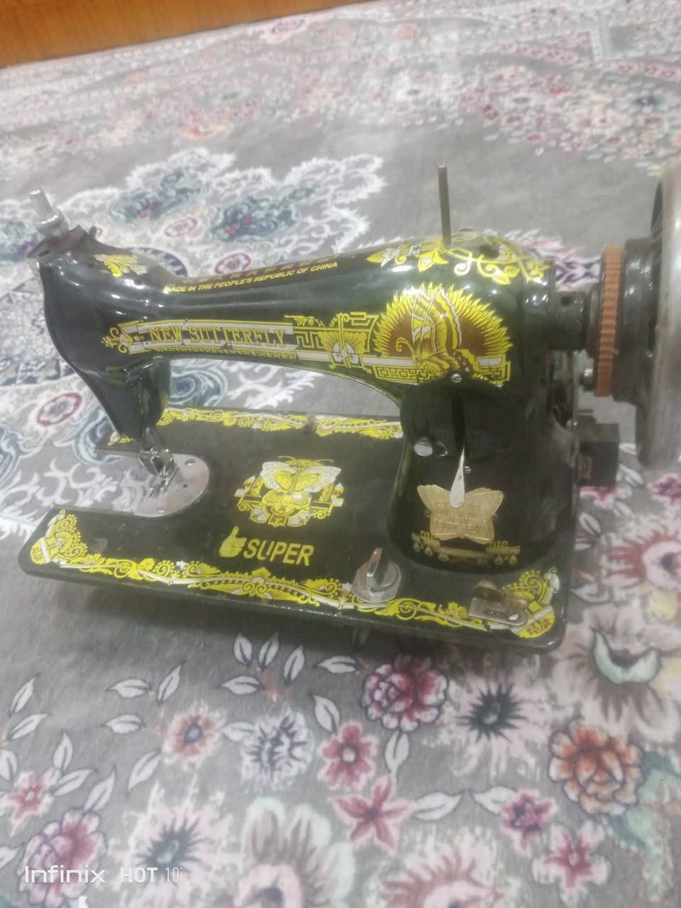 السلام عليكم عندي مكينة ام الفراشة نظيفة وشغالة عالفحص للبيع السعر ٢٥ ألف مكاني  مدينة الصدر ويوجد توصيل للمناطق القريبة من مدينة الصدر رقم الهاتف ***********
