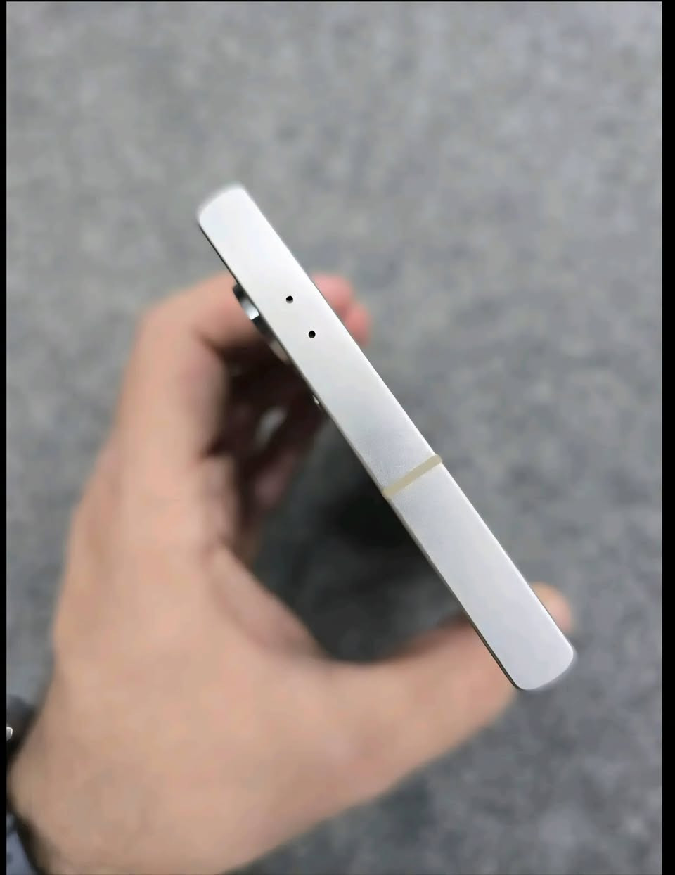 السلام عليكم جهاز S24 Ultra نضافه 100/100 دبل شريحه 256 كامل ملحقاته مع ٤ كفرات ماركه السعر ٩٠٠ قفل او مراوس مع ايفون 16 برو ماكس ونطي فرق  العنوان بغداد ***********
