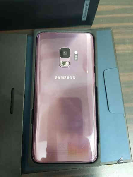 للبيع سامسونك s9 اخو جديد سعر 200 مكان بغداد شارع فلسطين ***********
