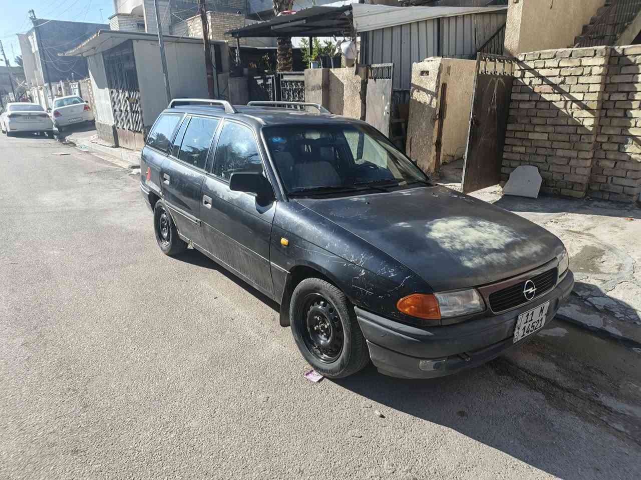 السلام عليكم أوبل للبيع موديل ٩٣ تبريد بلاد مكينه ألف وستميه سيارة حلوه ونضيفه كول كهربائيتها شغله ارقام جديدة سنويه ٢٨ السعر ٣٧ مكانها بغداد البياع رقم الهاتف ***********
