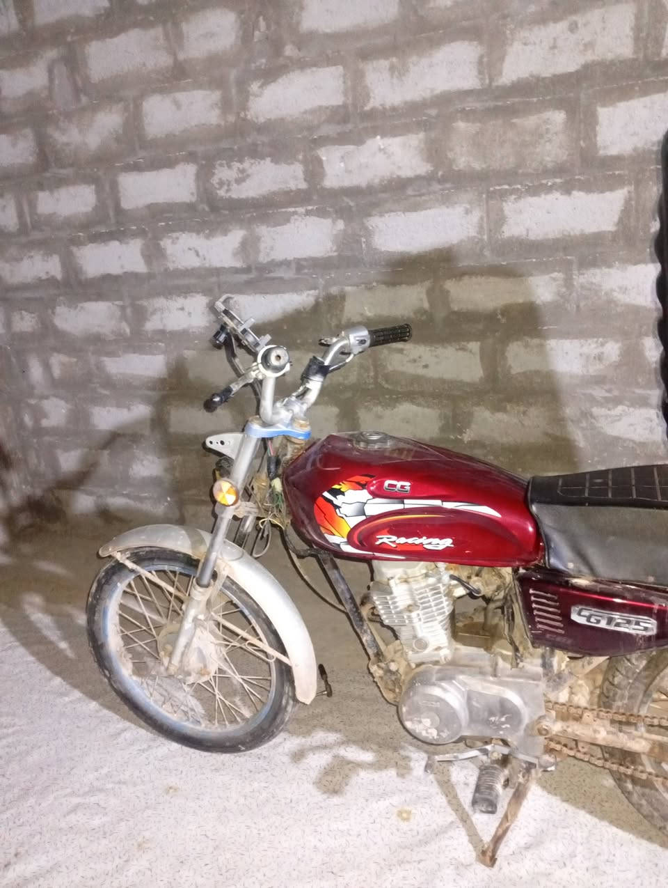 سلام عليكم
دراجة ايراني للبيع مكينة نامة دراجة شوفت عينك نضافة 
رايدهة ب200 كوم حديد بعتبار وبيهة مجال قليل كلش 
رقم الهاتف:  ***********
مكاني ابو لخصيب
