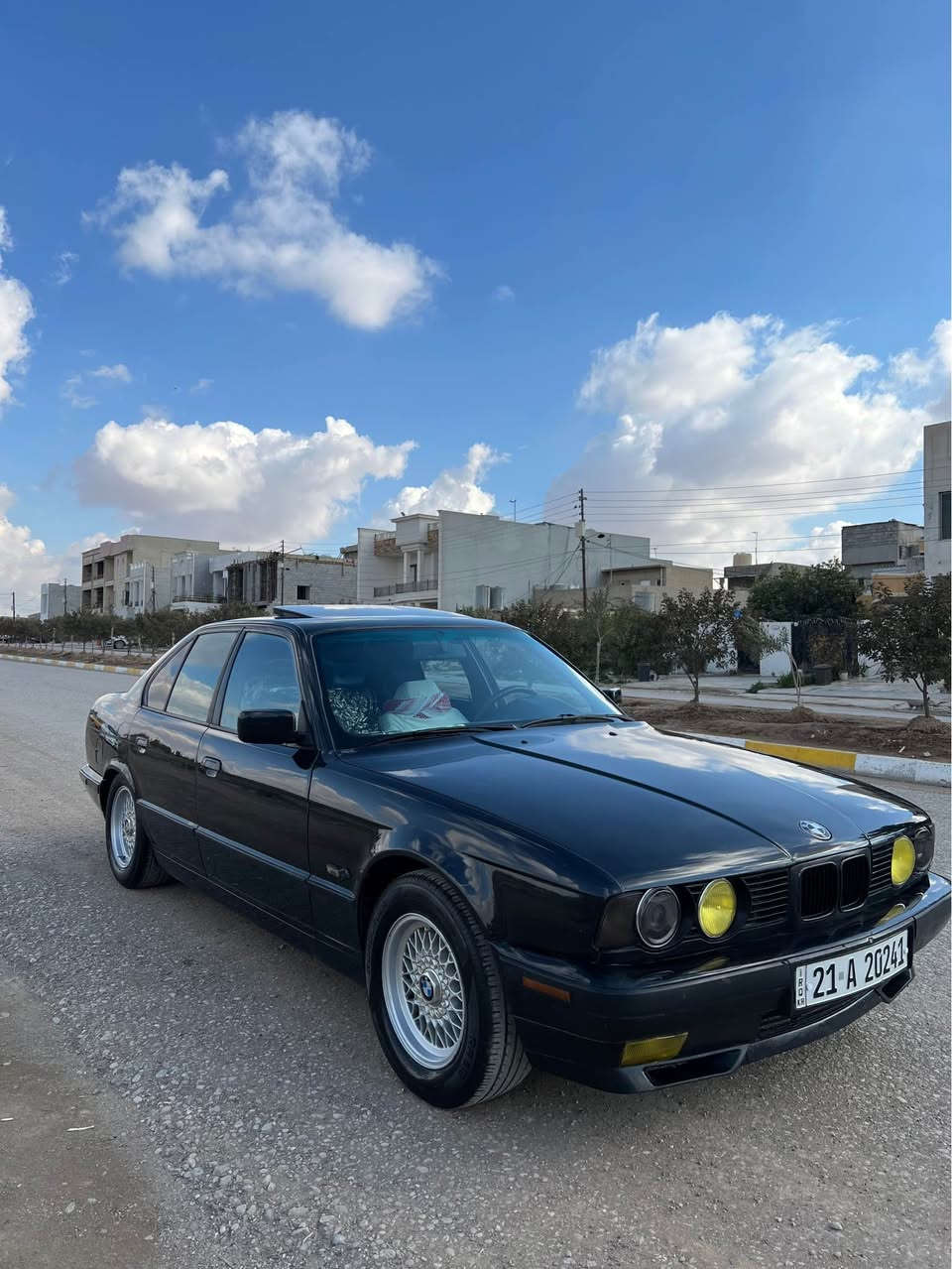 سەرەتا بەناوی خوا bmw525 بۆفرۆشتن مۆدێل 1991 گێر عادی سەیارەکە نموونەیە لە جوانی بەس ماشالله ی دەوێ رەقەمو سەنەویو هەزەی هەموو تازەیە یەک دینار مەسرەفی تێدا نیە هەموو گیانی جاهیزە مواسەفات جام کارەبای سلاید تەبرید abs شاشە ئایپاد کامێرە … سەیارەکە یەک جەمپێ زۆر خەفیفی لای سەکنی هەیە بێ ناوبەتانو شانسی شایەنی باس کردن نیە گێرو مەکینەو کارەبای هەمووی بەشەرت 
سعری :60 گەلاو مەجالێ برایانە 
رەقەم تەلەفۆن:*********** Frankfurt (Oder), BB
