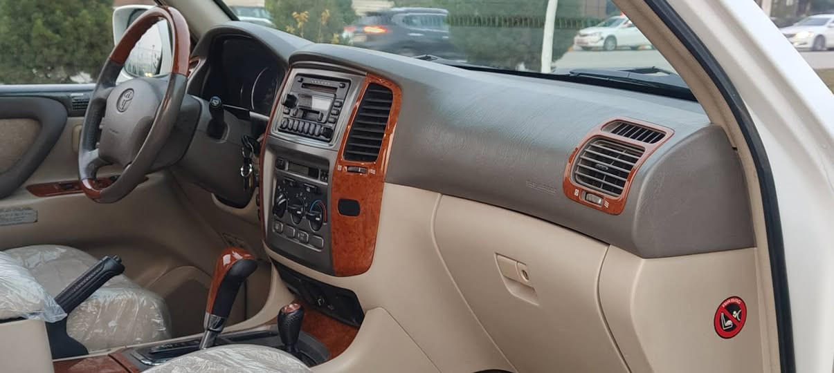 تویتا لاندکروزر مدیل ٢٠٠٦
سیارە مکفولە عامە 
١٨٠الف ماشی
فول مواصفات دیفلوک
گیر محرک بشرط 
سنویە هزه جدیدە بشرط تحویل 
مکان سلیمانیە
رقم تلفوون:
***********
***********
سعرها ٢١٠مجال
