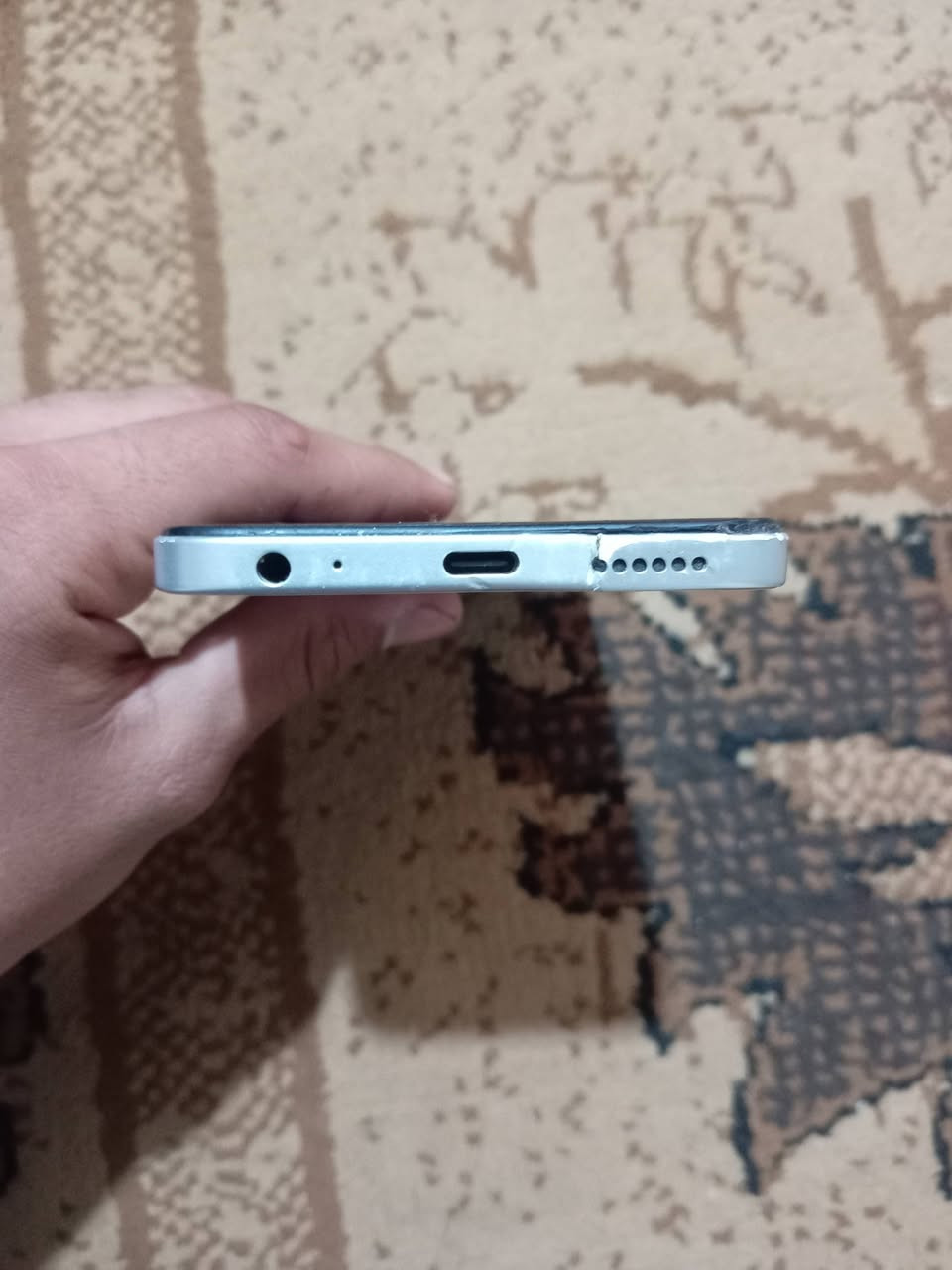 تكنو سبارك ٣٠c هوا وملحقاتو شاشا بيها كسر وشاصي بي ضرر مدام العين السعر 60 تواصل عل رقم ***********
