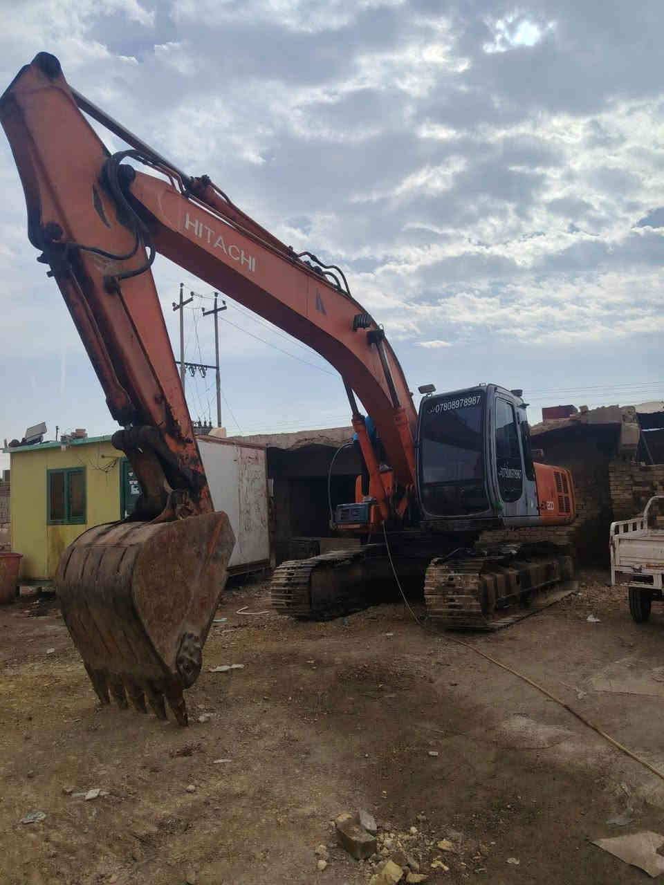 حفاره البيع او مراوس بسياره فلاونزه حسب القناعه حفاره فايف رقم ميسان جاهزه العمل حداديه جديده محرك جديد 
شراي***********
