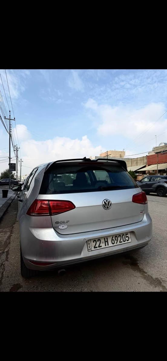 فولكس واگن. (گؤلف)
موديل ٢٠١٥ خةليجي ١٤ و توربو سفري ئيرةية 

وةك و سبوغ يةك بست لة بونيتي سبوغه 
يةك جاملخي ساردة كوته 
بة بي ژورةوه هييج ژورةوةي نةكرتوه
سةيرةكي زووور جوان و پاكو خاوينه
هيييج مةسرةفيكي تيا نييه. تةبريد بة شةرت 
مةكينه بة شةرت گير بة شةرت 
تةقةو رةقةي نيه 
سةنةوي ٢٠٢٧ 
هةزه ٢٠٢٧ 
نرخ. 110 وةرةق و مةجال 
ژم.*********** أربيل, العراق
