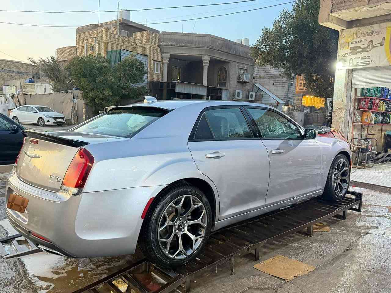 السلام عليكم  اوباما S موديل 15 مرمز 23 رقمها بغداد بأسمي بيها بس الدعامية وشبر صبغ بالبنيد بدون ايرباك ماشية 140 ميل
للاستفسار ***********
مكان السيارة : ذي قار - الناصرية
