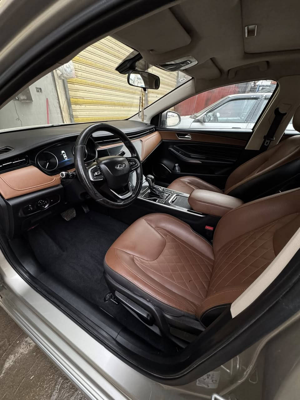 سلام عليكم اريزو 6 2020 جديده ماشيه 63 بعده بحاله الوكاله سياره جديده فول فول اعلى فئه بل شيري داخل قرميدي 
4 كامرات محيطيه مري شفط فتحه سقف لد نهاري  بصمه  
اناره ترحيب سايد بريك بصمه + توقف ذاتي  هواي هواي مواصفات بيه سبورت + نورمان سياره احلا من صور 
باقيله سنه ونص وصير حره استقطاع موباشر ماستر تاخذ وكاله عامه من صاحبه موظف سعر 97$ بكان سياره بغداد هاتف ***********
