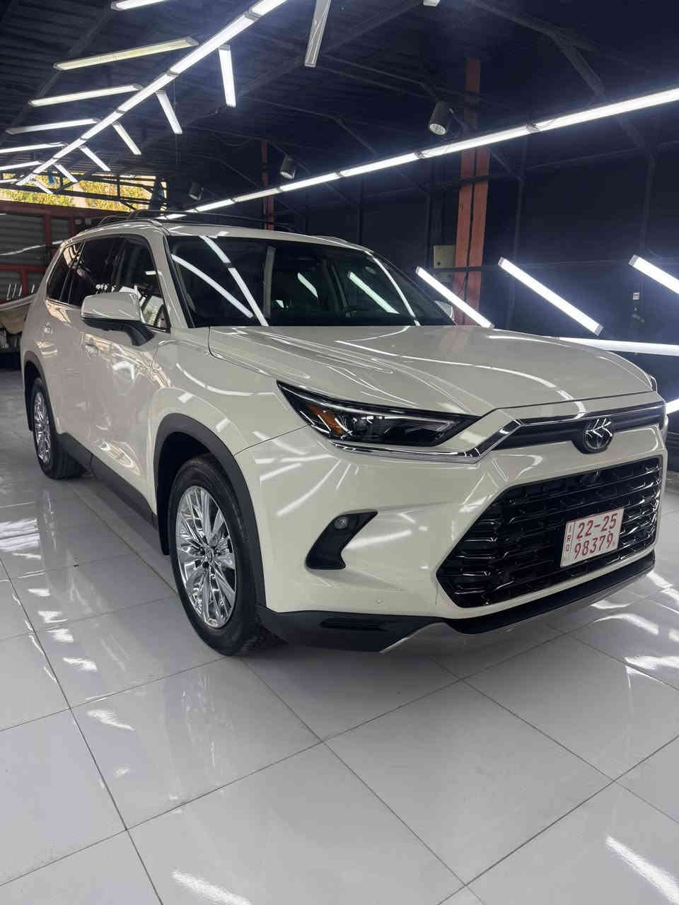 Grand Highlander 2024 platinum
كراند هايلاندر ٢٠٢٤

المواصفات  كثيره وما تنعد ومن ضمنها الآتي 
 
محرك توربو 
داتا شو
كشنات امامي وخلفي تبريد وتدفئه
ستيرن تدفئه
ويل  كروم

بانوراما
سماعات jbl 
شاشه كبيره 12.3”
شحن لاسلكي
5 كامرات 
4x4 
داخل جملي
ترحيب خارجي 

حادثها بابين جهة سايق
مصلح نفسه ومصبوغ 

بجم امامي وخلفي ما مفتوح

موقع دهوك
رقم كاتي 

***********
***********
