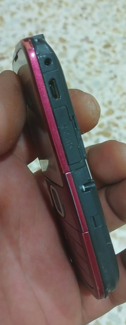 جهاز  سي 2 نوكيا جهاز باب اول مامفتوح كلشي مامبدل بي كلة شغال بس نقص بطارية ظهر الكفر مال كامرة مكسور دبل سيم كارت ورام سعر 40 وبي مجال مكاني سبع قصور شارع المشروع  ***********
