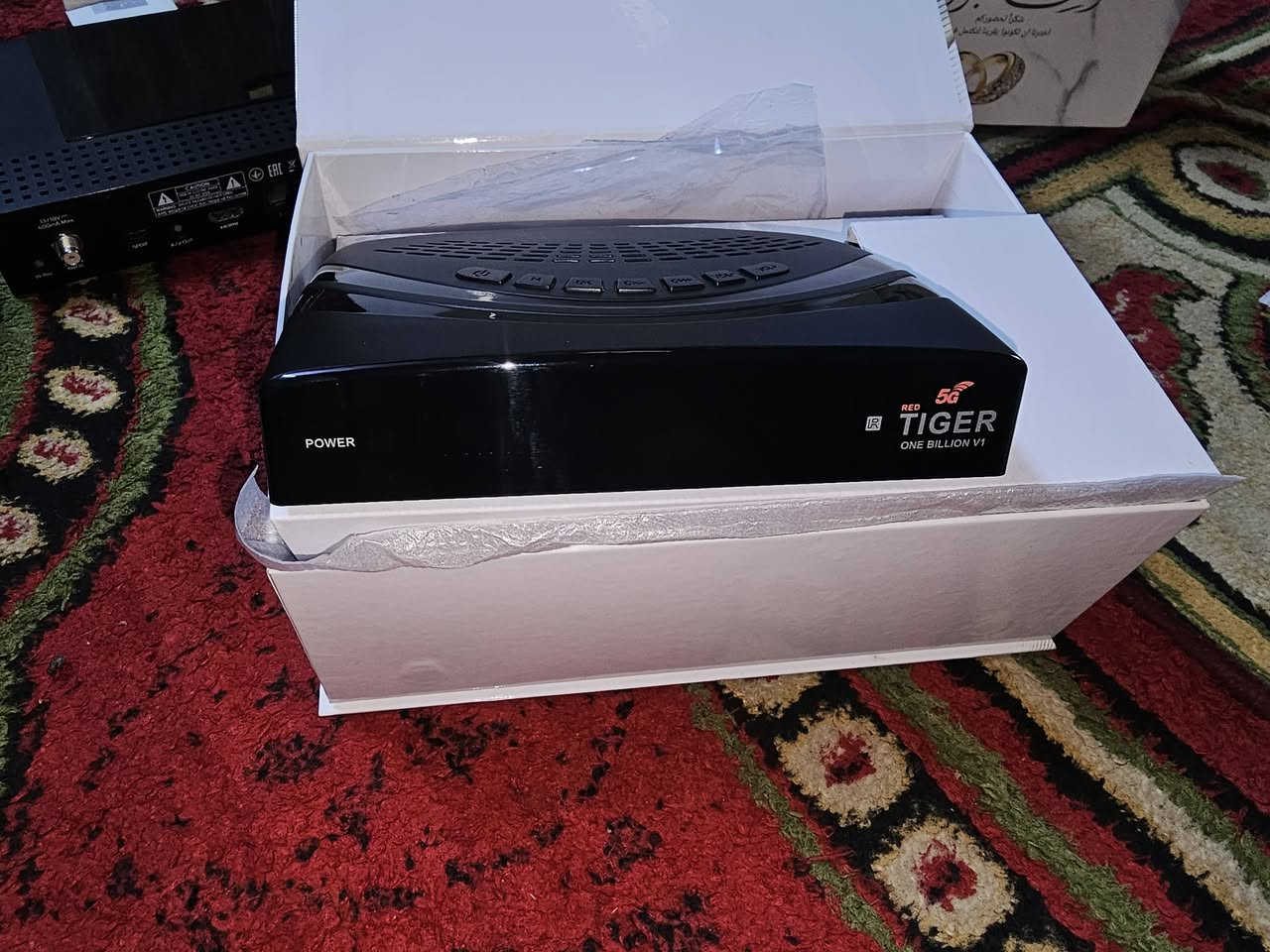 تايكر ون بليون اخو الجديد سيرفر لغايه
شهر ١١ سنه ٢٦ بكامل ملحقاته بيع او مراوس السعر ١٤٠ نهايته 
ايكون ايرون برو بدون كارتونه فقط ريمونت اصلي شاحنه وكيبل بيع او مراوس ١٢٠ الف العنون بغداد يوجد توصيل ***********
