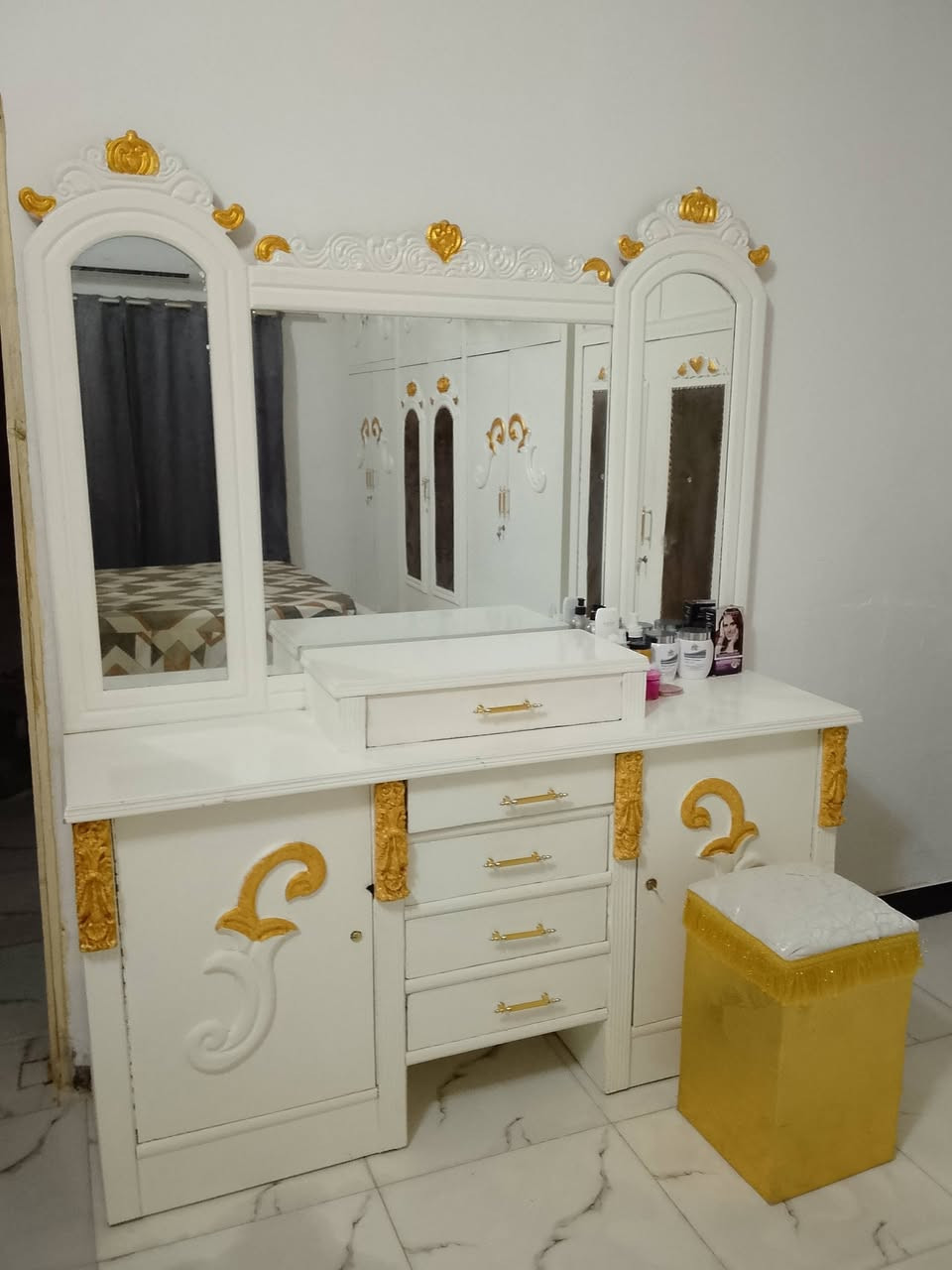 سلام عليكم غرفه للبيع نجاره الخشب عراقي السعر مليون وربع 
@إشارة  مستخدمه صال شهرين كلش نضيفه الغرفه


**إذا كنت صاحب هذا الإعلان وتريد حذفه لأي سبب، رجاءا أرسل رسالة إلى الدعم الفني**