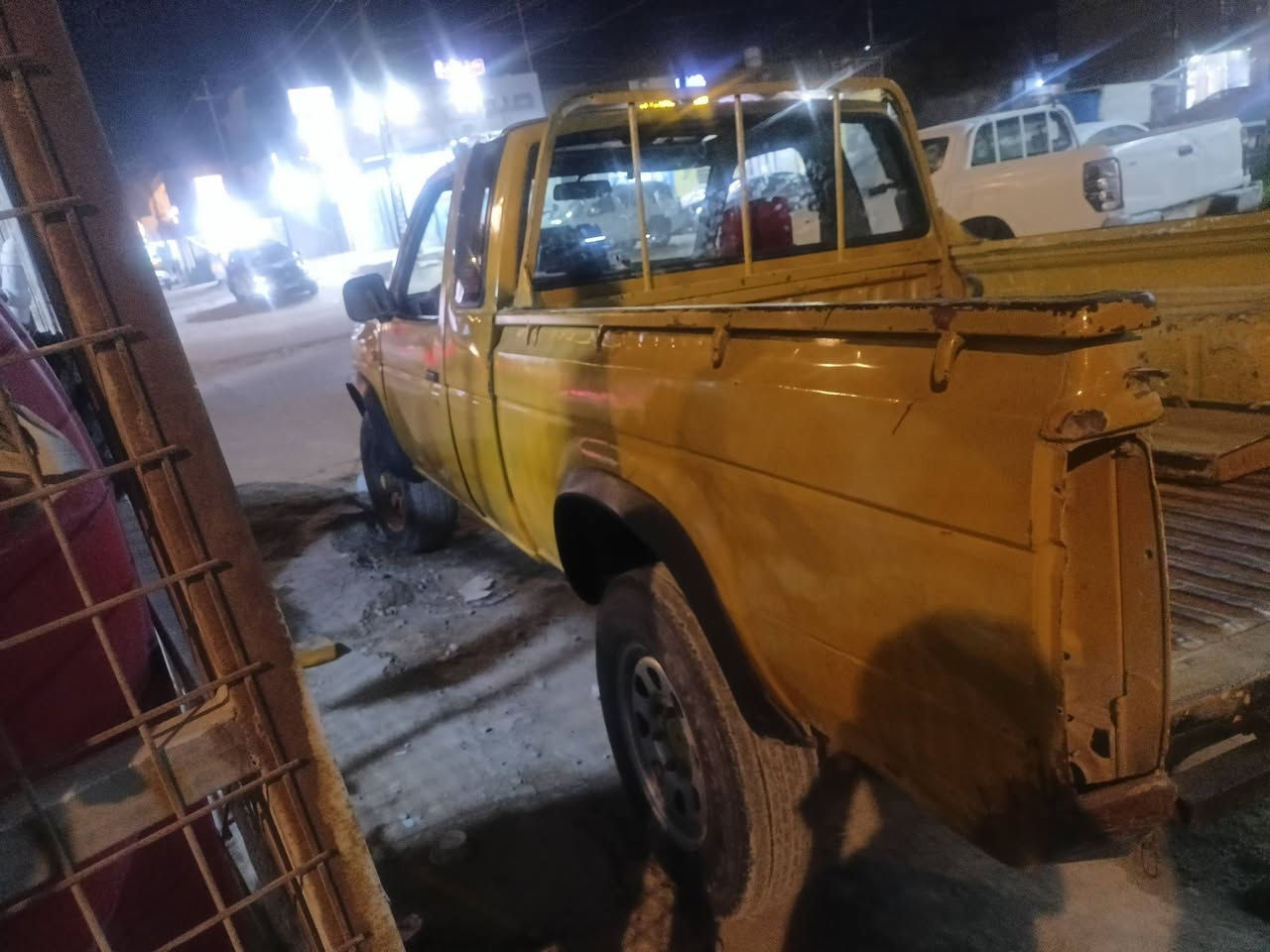 السلام عليكم
نيسان موديل 92 
كير مكينه اكسن مكفولات والباقي شوف العين 
رقم جديد هزه جديده راعيه بلنجف السياره مكانه نجف 
السعر 30وبيه مجال ***********5
