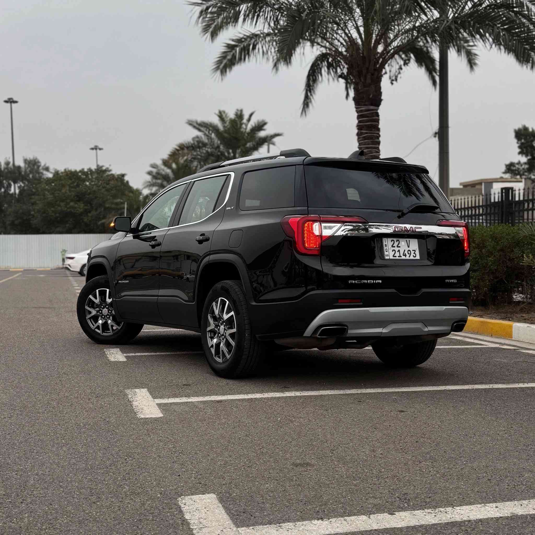 جي ام سي اكاديا 2023 SLT
(جميع الايرباكات سليمه) 
ترقيم اربيل جديد ب اسمي 
فول مواصفات عدا الفتحة  

الحادث موضح بالصور بجم كبس حادث جداً بسيط بدون دواخل (شواصي ولغود مكفوله وجميع الايرباكات سليمه  )  بيها جاملغ وباب مصبوغ وعندي بيها سونار 

المواصفات :
‎٧ راكب - ٣ قطع تبريد - داخل لونين ابيض وجوزي
‏‎فور ويل(AWD) - كشنات جلد - تشغيل عن بعد
- نقاط عمياء - رادارات امامي خلفي جانبي - 
صندوق كهرباء ( ويفتح بالرجل ايضا ) - سستم صوت (bose) - داتا شو - تدفئة كشنات - كشنات كهرباء
‎تحديد مسار - حساسات امامي وخلفي - اوتو ستوب - توقف ذاتي عند الاقتراب من السيارات - قفل تلقائي - مراية تعتيم ذاتي + اشاير  - سايد بريك بصمة - فول تحكمات ستيرن - اضاءة العالي اوتو - منظومة زنون بلادي -اربع وضعيات قياده    
‎وبعد بيها هواااي مواصفات
محرك ٢٠٠٠ توربو (اقتصادي وسريع)
ماشية ٦٠ ع مشي امريكا بعدها 

السعر : 242 وبيها مجال بسيط

‏‎السيارة جديدة بمعنى الكلمة وبالواقع بعد احلى وجاهزة بدون اي نقص وكل التفاصيل مذكورة بالكامل 
اي استفسار هذا رقمي 
*********** بي واتس اب
