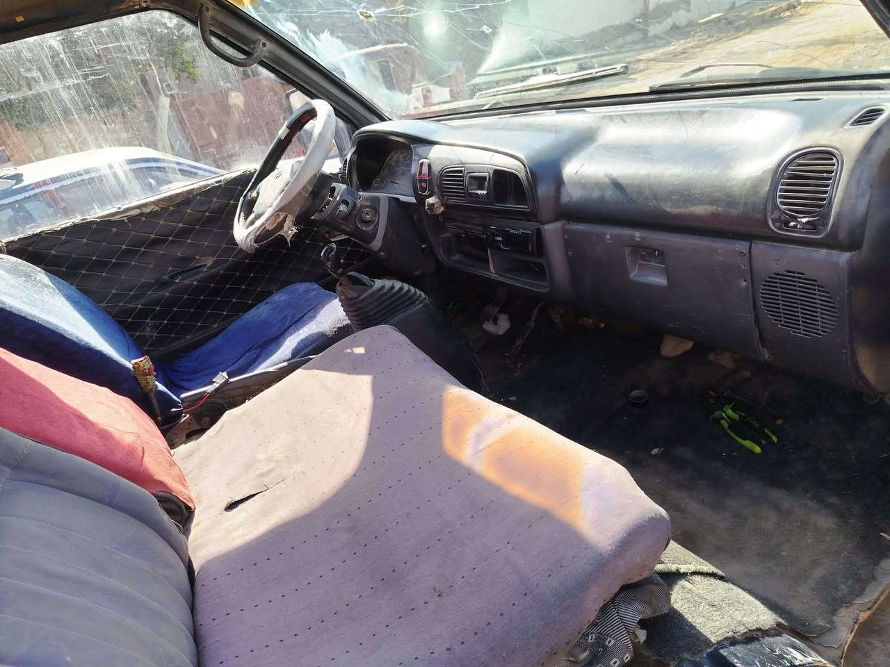 كيا هونداي موديل 1995مكينه كاز 3000 السياره جاهزه ترايك وين متريد شغاله نكره مكينه بيها خيط بخار كير واكسل شواصي حداديه باتري كله كفاله السياره غرفتها نظيفه مال جناي تخم تاير جواها ويل كب كهربائيات كلها شغاله السياره حلوه مجمبزه السعر مليونين ونص وبيها مجال السياره مابيها خياسات ولا لحيم السياره رقمها بغداد طرف ثالث مكلف بالنشر هذا رقم صاحبها يسكن ديالى بعقوبه  *********** - ***********
