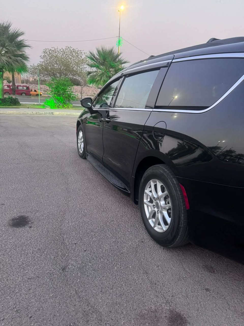 (L )كرايسلر باسفيكا تورنك

موديل 2022 

 حادث خفيف فقط بارد قليل بالچاملوغ الخلفي

رقم أربيل 

  محرك 6 سلندر 3600

رادار امامي 

حساسات خلفية  

 حساسات الاجتياز الجانبية  

 بصمة باب وبصمة تشغيل وتشغيل عن بعد 

كشن ذاكرة (خزن ميموري) لكرسي السائق

طقم ويل حجم 17 مع طقم تاير بحالة ممتازة 

 كاميرا خلفية دوارة مع الستيرن 

 باب جنطة كهربائي شفط 

 ابواب جانبية كهربائية مع بردات اصلية 

 غرفة السيارة جلد اسود اصل 

تحكم كهربائي متكامل لمقاعد المقدمة 

شاشة دشبول كبيرة لمجموعة من الايعازات 

3 قطع تبريدوبعد بيها مواصفات

 اتصال + واتس اب :  ***********

العنوان: كربلاء 

السعر :230$
