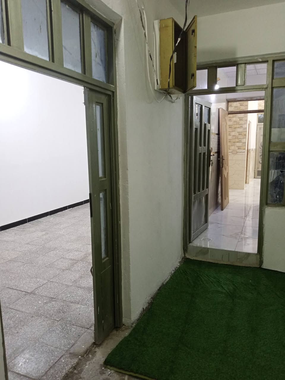 السلام عليكم .. بيت للبيع 120 متر الصدر الثالث 17تموز الكوفه سايدين مطار فرع اسواق فدك مثل ما موظح بالفيديو بيت جديد  للاستفسار اكثر مراسلة الصفحه او الاتصال ع الرقم *********** وات ساب
