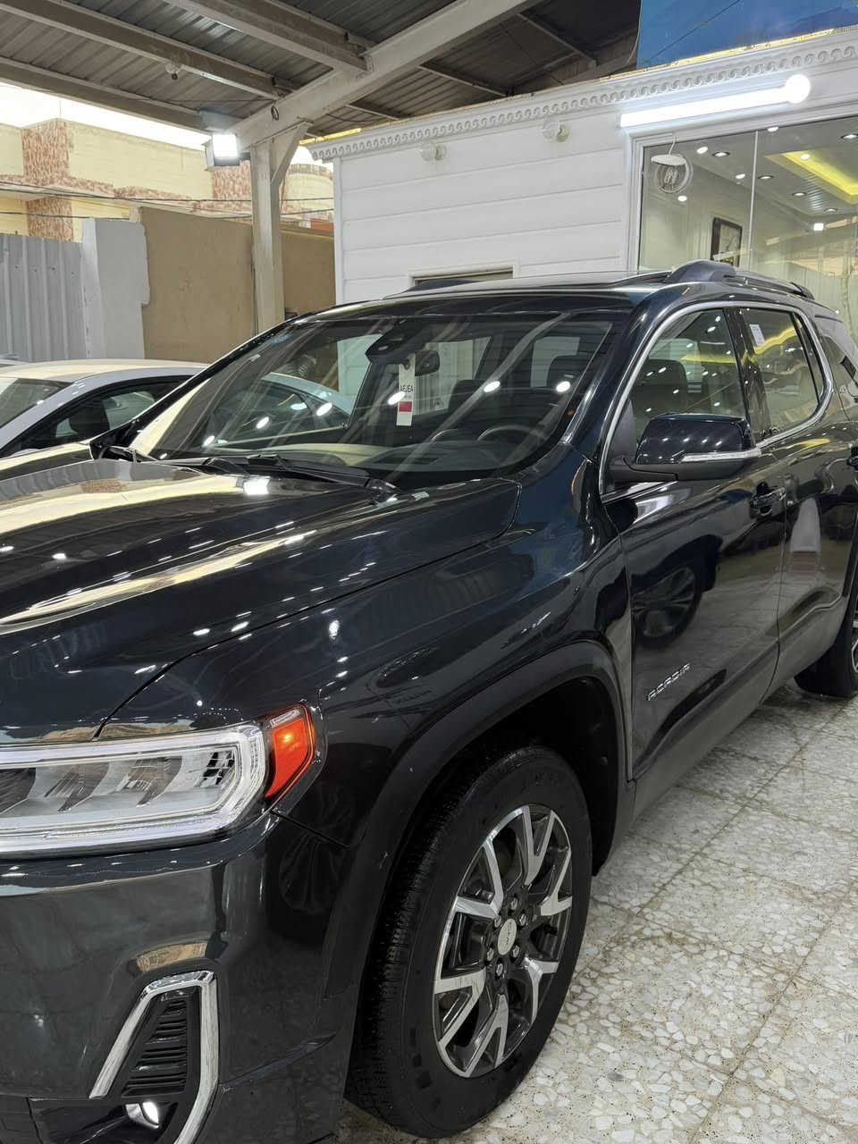 اسلام عليكم لبيع جمسي اكاديا 2020 فول واحد على واحد محرك 6 سلندر دنلي موصفاته فور ويل فتحه الاتصال على ***********
