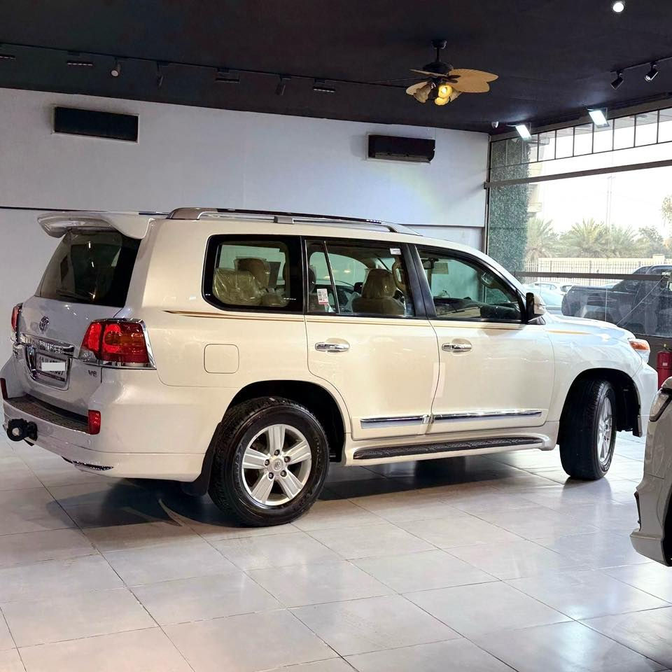 السلام عليكم 
لاندكروز ٢٠١٥ بريم 
المواصفات معروفة 
فتحة 
كشنات جلد 
٦سلندر 
كشن كهرباء 
انارة داخلية
انارة بدوس
طفاية
ماشية ١٨٠ Km
وباقي مواصفات الاندكروز معروضة
السيارة كفالة عامة لا ضربة ولا صبغ ولا تبديل 
عدا بارد شبر  بداية الجاملق الامامي 
للاستفسار ***********
مكان السيارة بغداد زيونة
السعر ٤٠٥
