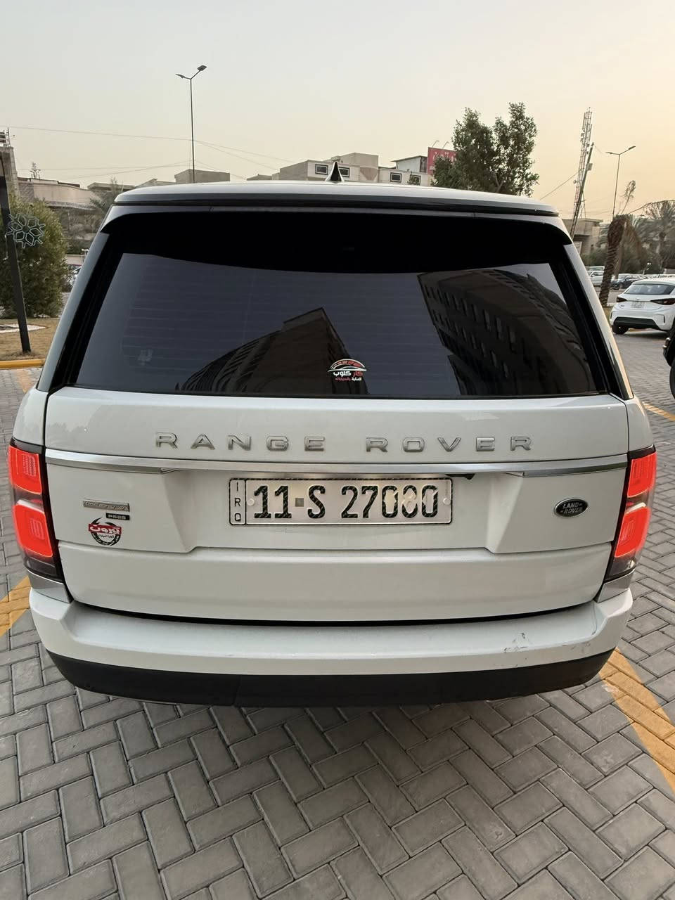 اخوان السلام عليكم.
عندي رانج روفر فوج موديل ٢٠٢١ 
السياره ماشيه ٤٨ الف كيلو متر 
مغلفه ppf من الطول لطول السياره كفاله عامه للاخير بدون اي شي لابارد ولا صبغ ولا اي شي 
معروفه مواصفاتها. فول لفول وغنيه عن التعريف 
اخوان السياره ضمان شركة سردار وصيانتها كلها بل شركة وقطع غيارها كلها بل شركة السياره ربع دينار مصرف مابيها. 
كامله مكمله من كلشي. 
عارضها67 الف دولار وبيها مجال شي بسيط جداً 
***********
بغداد السيديه.
