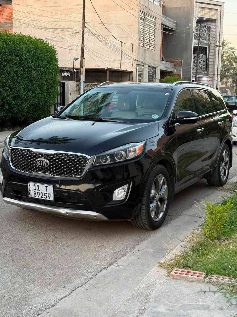 كيا سورنتو موديل 2016 امريكيه
السياره اني استوردتها بسنتها عله ايدي
حادثها دعاميه خلفيه وطخه صغيره بقبغ الجنطه
ارباك سليم ، قبغ جنطه مبدل نفس اللون بدون صبغ

السياره فئتها SX مكينه 6 سلندر 3300 
7 راكب 3 قطع تبريد كشنات تدفئه
بصمه بنوراما كشنات جلد ماشيه 99 ميل

جاهزه نظيفه دائما اسويلها صيانه دوريه
فقط صار عندي بيها كازكيت وسويته شغل درجه اولى

السعر 168 ورقه للاتصال *********** 
مكاني بغداد حي الخضراء
