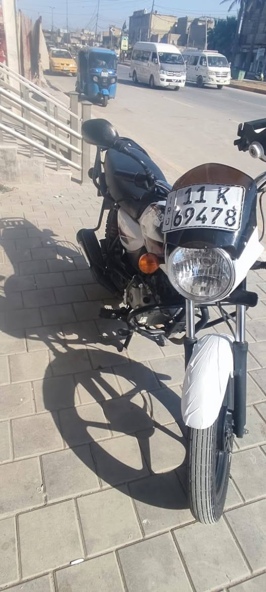 سلام عليكم.. 
بوكسر 22شهر11نازلةب24 مكفولة كفالة عامة
مكينة لا مفتوحة لا تجفيت كهربائيات كلها شغاله 
✨رقم بغداد 
سنوية بأسمي تحويل ثاني يوم 
السعر  ٢٣٠٠ وبيها مجال. 
***********
