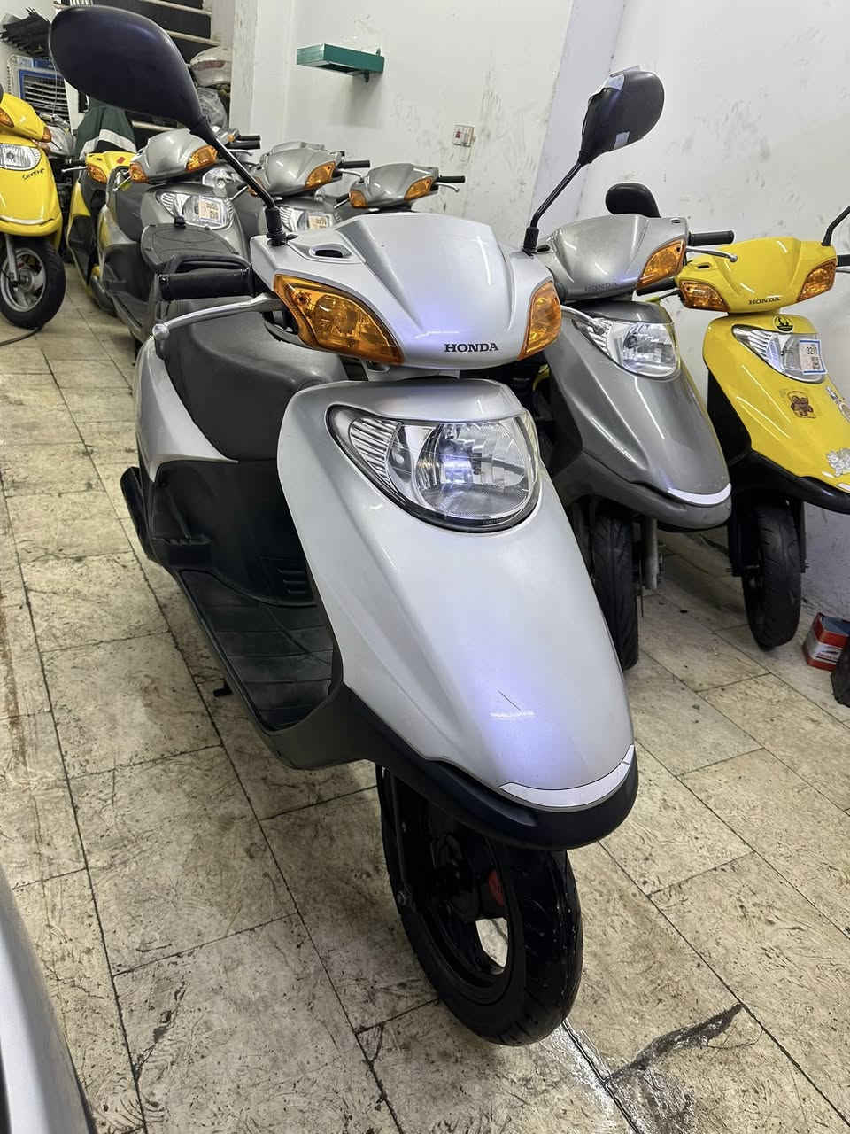 #السلام_عليكم_أخوتي_الغوالي 
#الوجبه_الجديدة
#مال_مزاد_شرط_رمبه 
# هوندا سبيسي 👍
 #شرط الضمان 💯💯
#بعده بحالة الوكاله فول نظافه مكفول 
#نظافه فول 💯💯👍 
#اللون سلفر 
الدراجه على وضع المزاد ومكفول 

البيع نقد والأقساط 👉
مصرف الرافدين فقط👉
مواظف ومنتسب ومتقاعد و الوريث 👉
استقطاع الاكتروني بدون مقدمه👉

#مكاني كوت المشروع شارع ميكانو 👉
***********☎️
***********☎️
أخوكم سيد محمد
