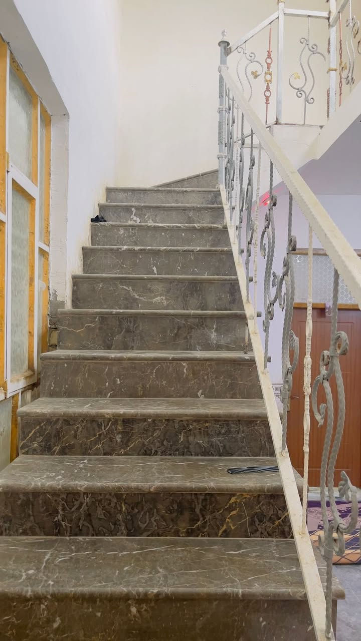 السلام عليكم بيت ميتين متر للبيع بيت نظيف متعوب عليه بناء طابوك سكف صب مسلح درجة اولوى خريطة تخبل الموقع مقابل الحي الصناعي القديم قرب مكتب أحمد الاسدي يبعد عن الشارع العاع اربع قطع مدرسة بنات وولد بالركن مالته قريب علا سوك الشمري البيت بيه ورقة مال بلدية النهروان بناء حاله حال الرسمي وجاري حايط عل الحايط رسمي الاتصال علا الرقم ***********
—
