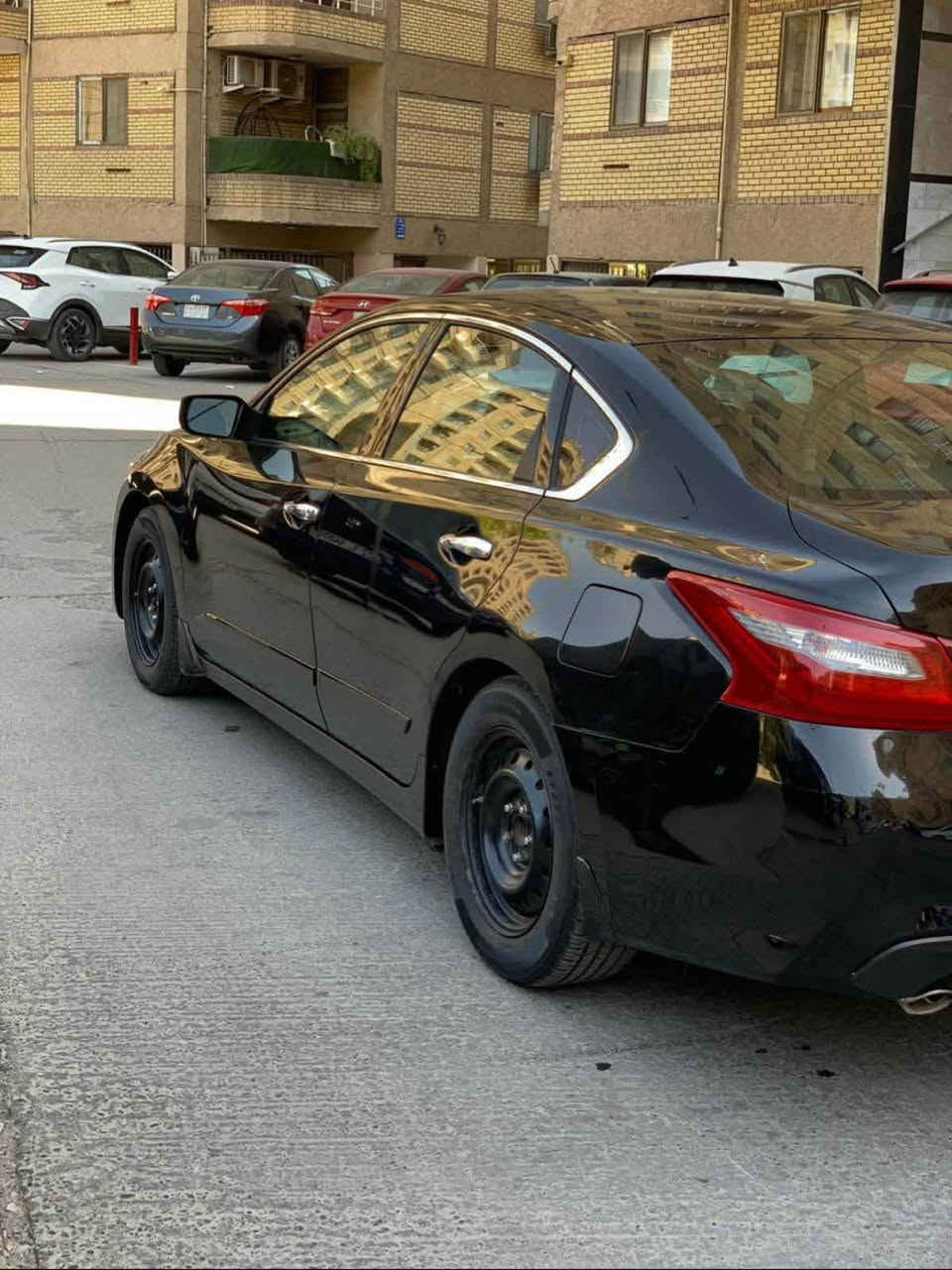 سلام وعليكم
نيسان التيما2018
محرك 2.5
منظومه تبريد كامله جديده قبل اسبوع شادها 
رقم انكليزي الجديد
سياره باسمي وخير من الله 
بلاديه حته الكتلوك بيها بعده
رايدها ب100 وبيها مجال شي بسيط 
السونار مرفوق بلصور 
ممتواجد ع نت 
*********** بغداد, العراق
