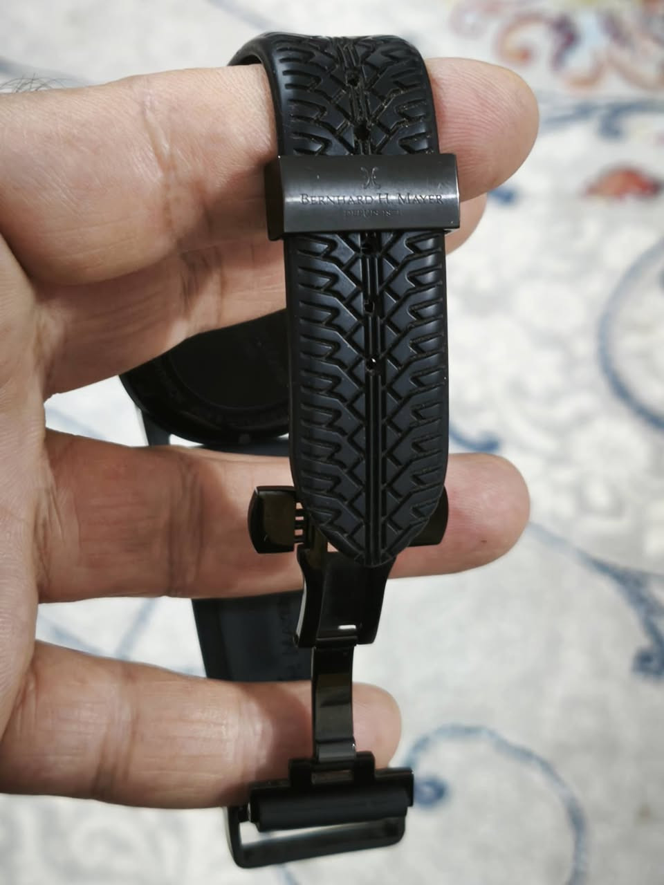 السلام عليكم..
برنارد اج ماير كوارتز بطاريه سير ربر مع العلبه الاصليه
نظافة الساعه تامه كالجديد
القطر ٤٤ بدون الزمبلك
السعر ١٢٥ دولار


**إذا كنت صاحب هذا الإعلان وتريد حذفه لأي سبب، رجاءا أرسل رسالة إلى الدعم الفني**