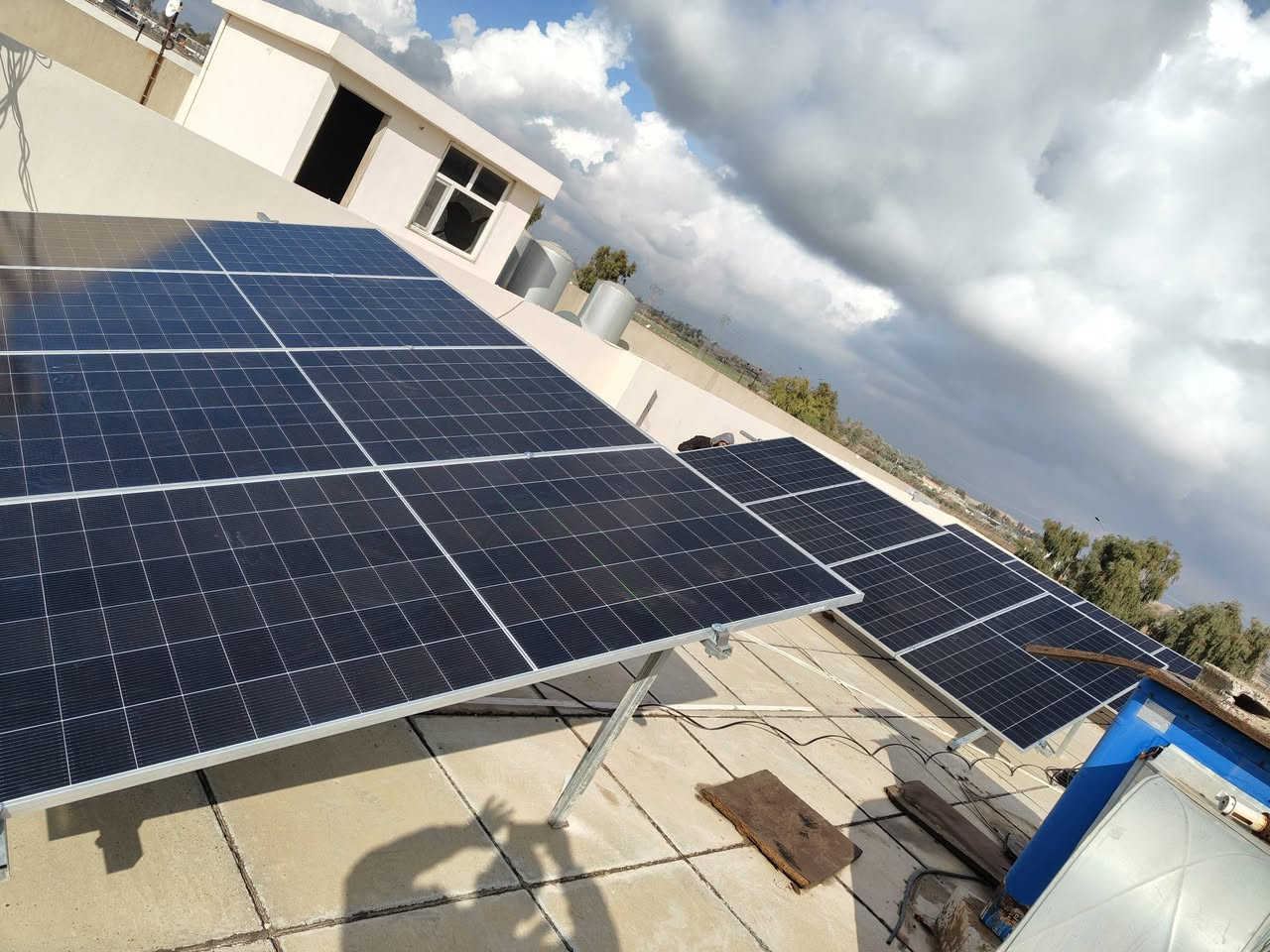 نحو القمة بثقة وإصرار.أنطلقت فرقة مكافحة الظلام والتصحر  لأداء مهامها
شركه التساهل للطاقه الشمسيه 
شمعة #مضيئة #لجميع           #الاماكن #المظلمة 
عملنا اليوم  السبت في تاريخ2026/1/10
 تم بفضل الله تجهيز منظومة طاقه شمسية المنزل الاخ سجاد اشرف عبدالله محافضه كركوك ناحية تازه 
 شايف الف خير  
ضمن الرقعه الجغرافيه ا لمحافضه كركوك    تجهز المنظومة المنزل  ب 25انير   نهاراً بالاضافةالى 15 انبير  ليلاً 
مكونات المنظومة: 
🔵 الواح الونجي 650واط  ذات كفائة عالية.  
.  بضمان 15 سنه

الانفيرتر الاول الغني عن التعريف

🔵جهاز انفيرتر نوع فلستي حجم.8كيلو,(35انبير) بضمان 2سنه
🌎 بطاريات  اليثيوم    15كيلو  اي سي بضمان 5سنه البطاريه الأولى في العراق. بضمان خمسه سنوات 
🔵قواطع dc وجوزات ذكية.
  مع أسلاك خاصة بالطاقة الشمسية
🔵الهيكل المعدني مصنوع من حديد ثقيل مغلون ضد الصدأ وبسمك 2ملم  فعلي. 

صيانة دورية بامهر الفنين الصيانة دورة سنة كاملة مجانية 
فريق مختص للاستشارات المجانية والتوعية للمنضومات.....

شركة التساهل للطاقة الشمسية قضاء الحويجه 

العنوان:
قضاء الحويجه بصف سيطره الدبس مقابل ملعب الرستم طريق الحويجه العباسي  

للحجز والاستفسار الاتصال على الأرقام التالية :

فيصل ***********
***********
حجي عطاالله ‭0770 102 2401‬

#لونجي -ثقة-آلاف-من-المستخدمين

فيصل عوفي مدير قسم الشؤن الفنية***********
واتس اب 📱***********
