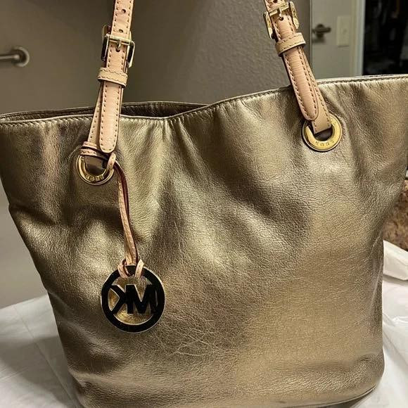 بضاعة جديدة وصلت


**إذا كنت صاحب هذا الإعلان وتريد حذفه لأي سبب، رجاءا أرسل رسالة إلى الدعم الفني**