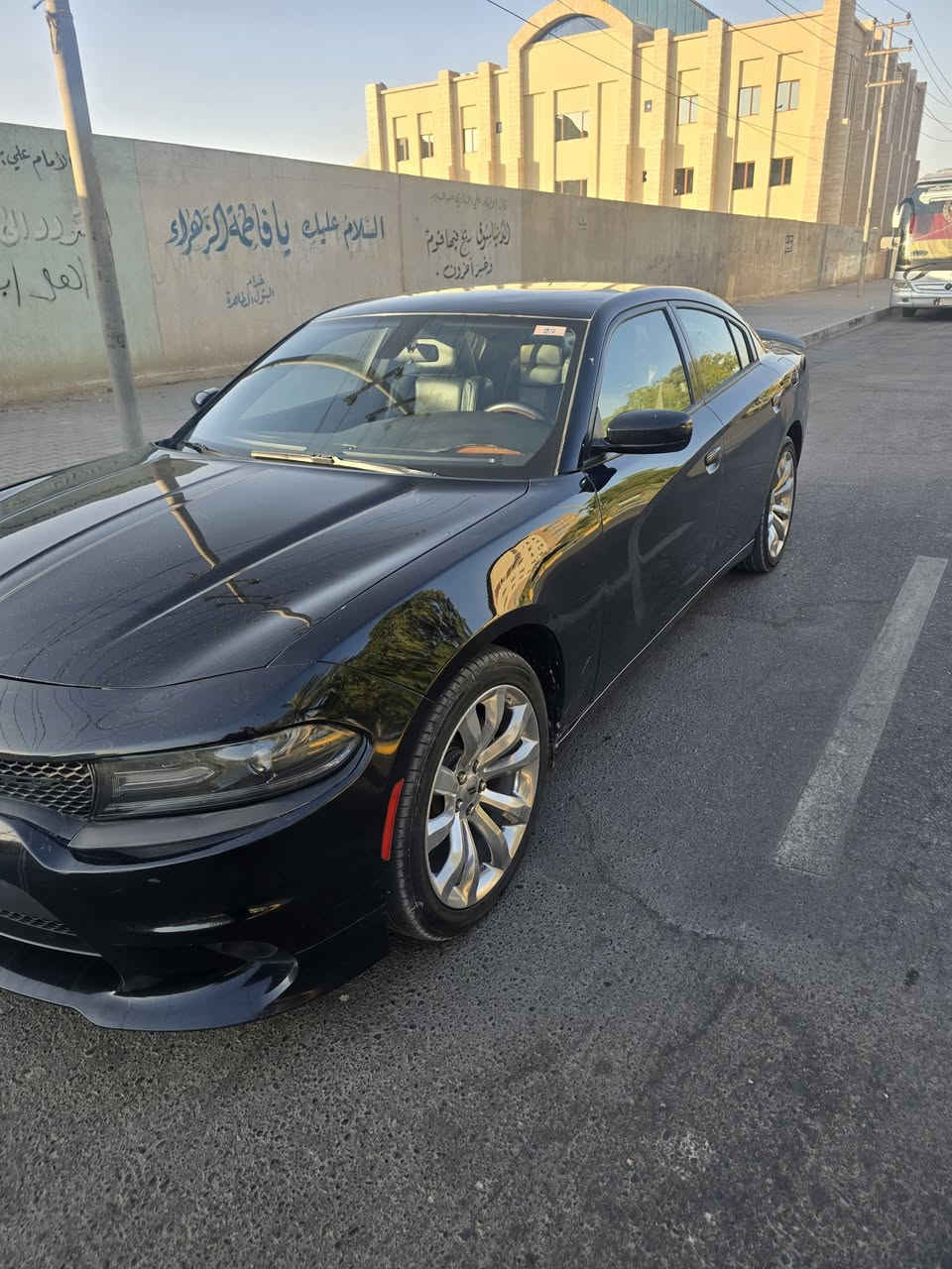 جاجر موديل ٢٠٢٠
وارد امريكي 
الصبغ ربع البنيد فقط والباقي
سيارة مكفولة كفالة عامة 
فول مواصفات 
بصمة 
كشنات جلد كهرباء
 تدفئة وتبريد كشنات 
كامرا وشاشة وحساس
دخول ذكي
السعر ١٩٥ وبيه مجال قليل 
مكان السيارة كربلاء 
***********
