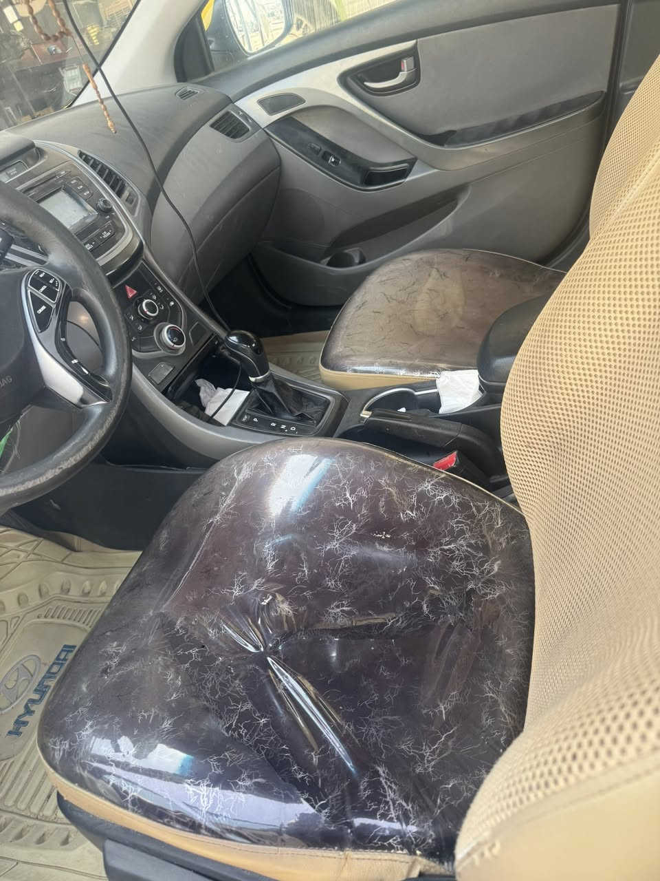 سلام عليكم النتره للبيع موديل 16 امركي مكينه 800دوش سياره بيه ضربه خفيفه من وره بدون دواخل مكاني ديوانيه بسمي مصفره هيه وغرامات سعر 100قفل هذه رقمي ***********
