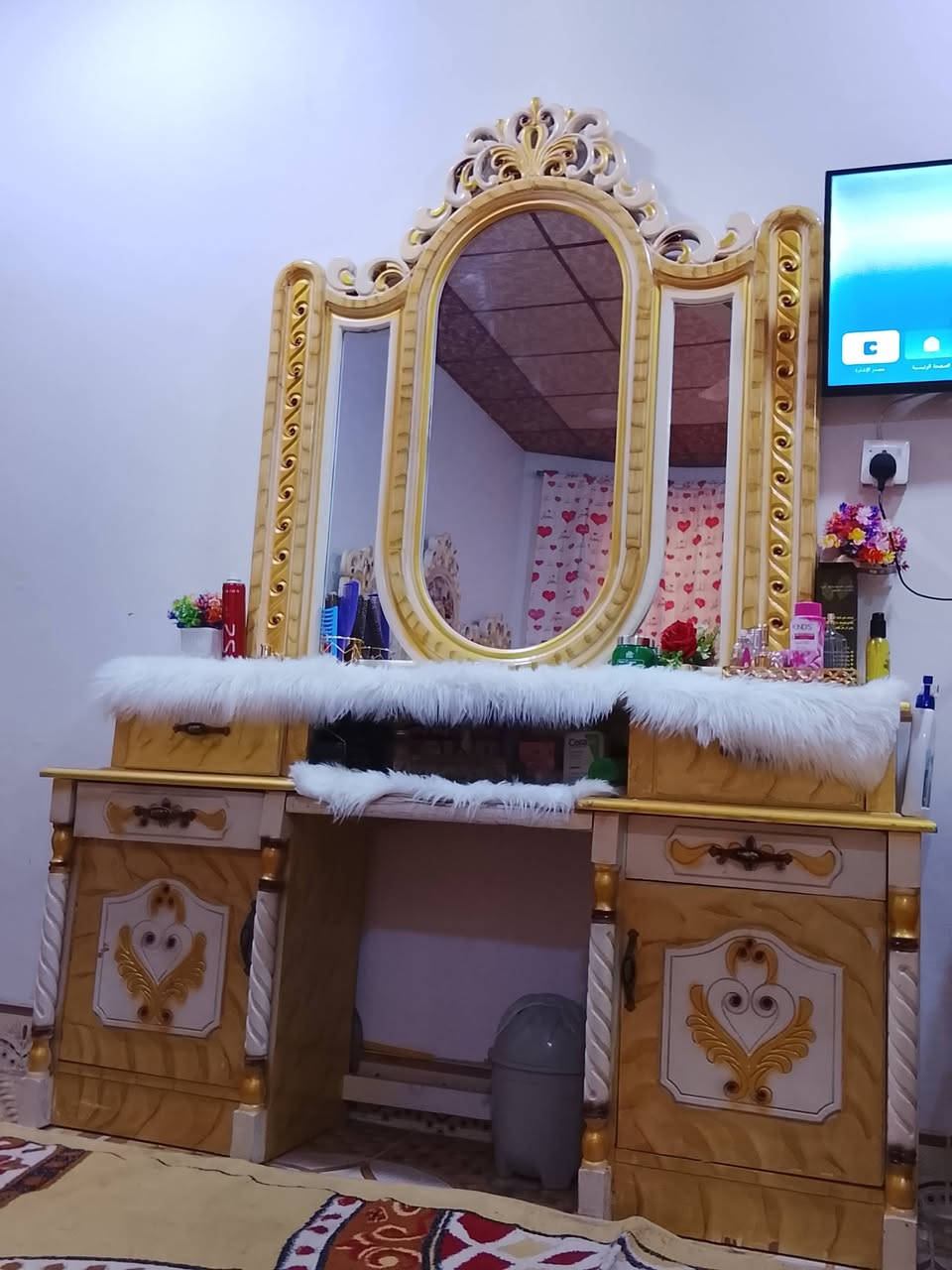 سلام عليكم اخوان غرفه 4قطع جديده (شغل عراقي جوده عاليه) صارلها سنه ونص من اشتريتها اريد ابيعها (سعر مليون ربع) بيها مجال لشراي فقط للاستفسار رقم الهاتف ***********عنوان البصرة  ابوالخصيب
