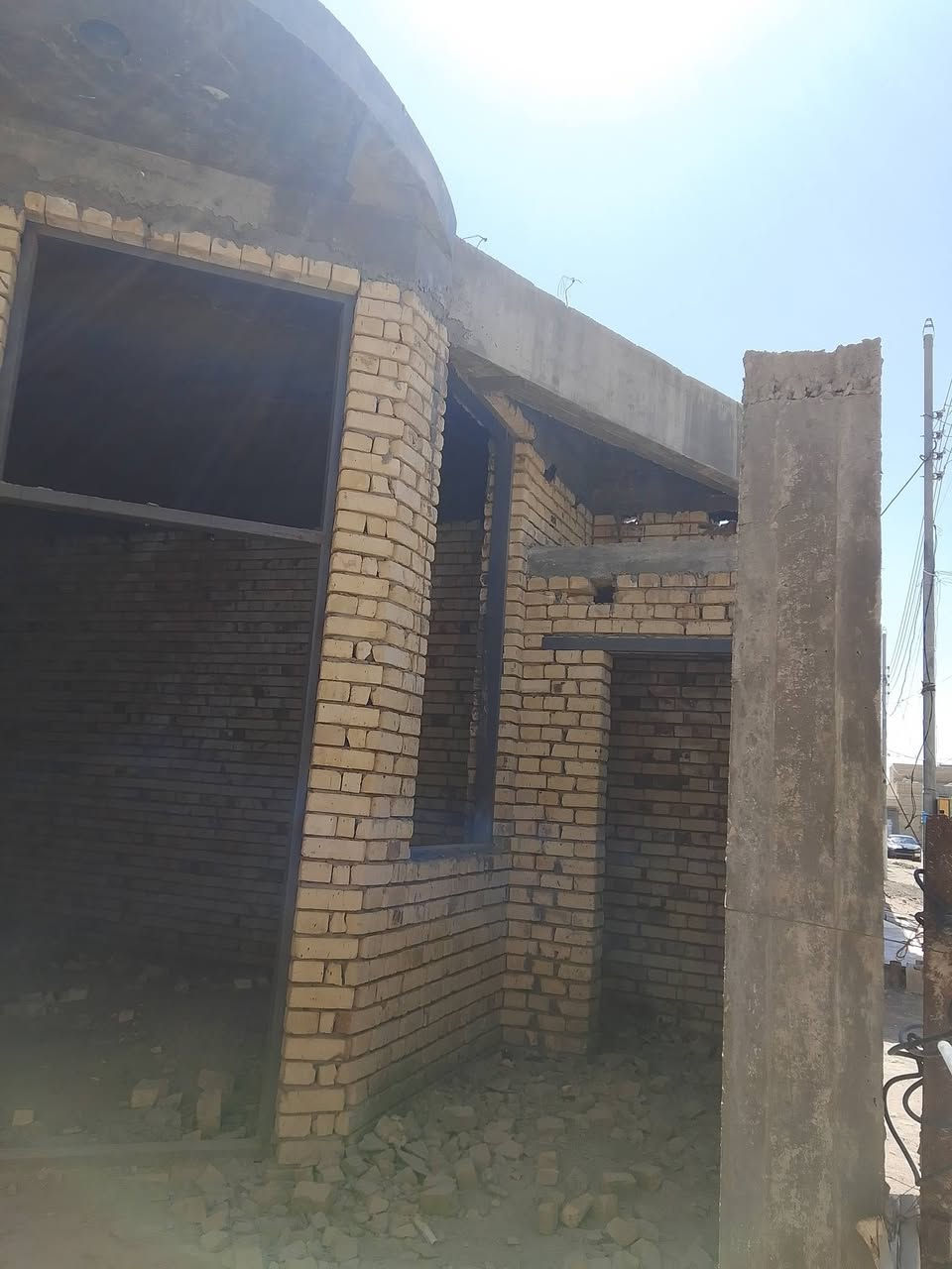 هيكل للبيع الفداء نهايه شارع ابو لبنان مقاطعه ٢٦٩٨٤ بالفرع الاول بعد شارع ٦٠ بناء درجه اولى المساحه١٥٠ المنطقه خدمات موجوده رقم صاحب الهيكل***********
