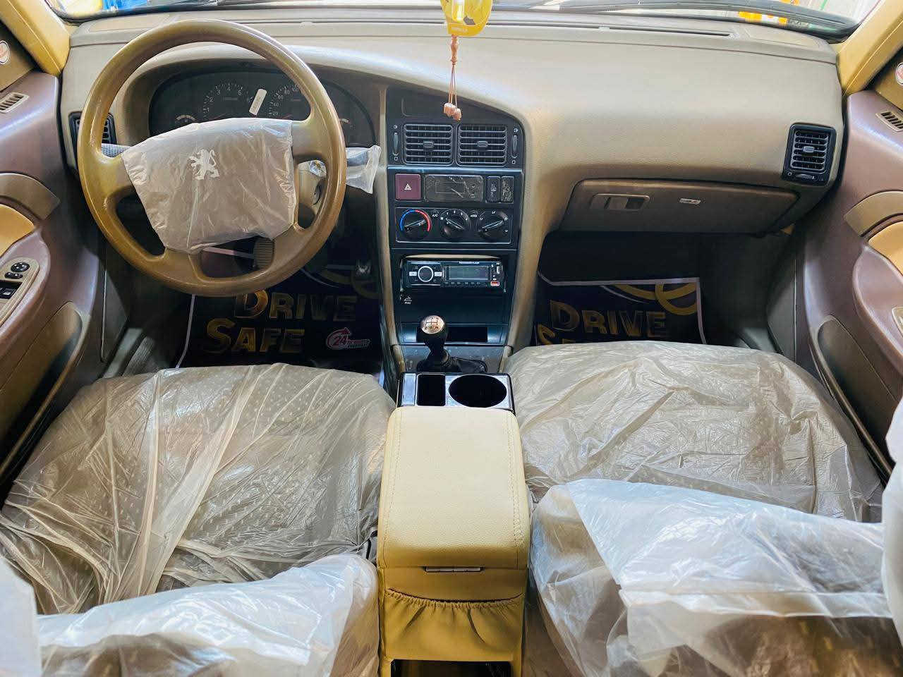 السلام عليكم 
للبيع  أقره المنشور وكلب الصور كدامك وبيك خير وتدلل 
النوع ....بيجو أكد 
الموديل...2016
الرقم ...بغداد دولي باسمي  وابيعلك عقد مروري كبل تحول 
السياره طالعه ب2017 وعله ايد وحده لسه 
الهيئه والغرامات ...0 
السياره جديده استخدام شخصي فقط 
وجاهزه من جميع النواحي كبل للشارع 
عليها سستم صوت gbl
منضومه زنون H1 العالي  شمسي +H3 للناصي يعني تكشف شارع باكمله 
حداديه امامي وخلفي جديده حته دبلات+باتري وتخم تأير 
تخم فلنجات ودسكات كله جديد 
زيوت محرك+كير+بريك+بور كله جديد 
عده صندوك كامله مال شركه 
كير مكينه ع فحص تبريد +تدفئه تجي وشوف 
السياره اكفلها من ضربه وتبديل وفتح ورصعات  وخياس 
مراوح وكتفات كله جديد يعني حماوه ماكو 
بيها رباع مصلحات مو دوسه كامله( رباع فقط) وبيها رشه بجاملغ  أمامي ربعه اثر شخط مو حادث وعندي صورته  ورشه ب هلال خلفي وسياره مصورها قبل صبغ يعني اروح وياك سونار سمكري  كهربائي وين ميعجبك تفحص عادي 
السعر 53 وشرط اذا مو نفس الصور  انطيك مخاسيرك وترجع 
العنوان الديوانية 
للاستفسار الاتصال على الرقم 
***********
