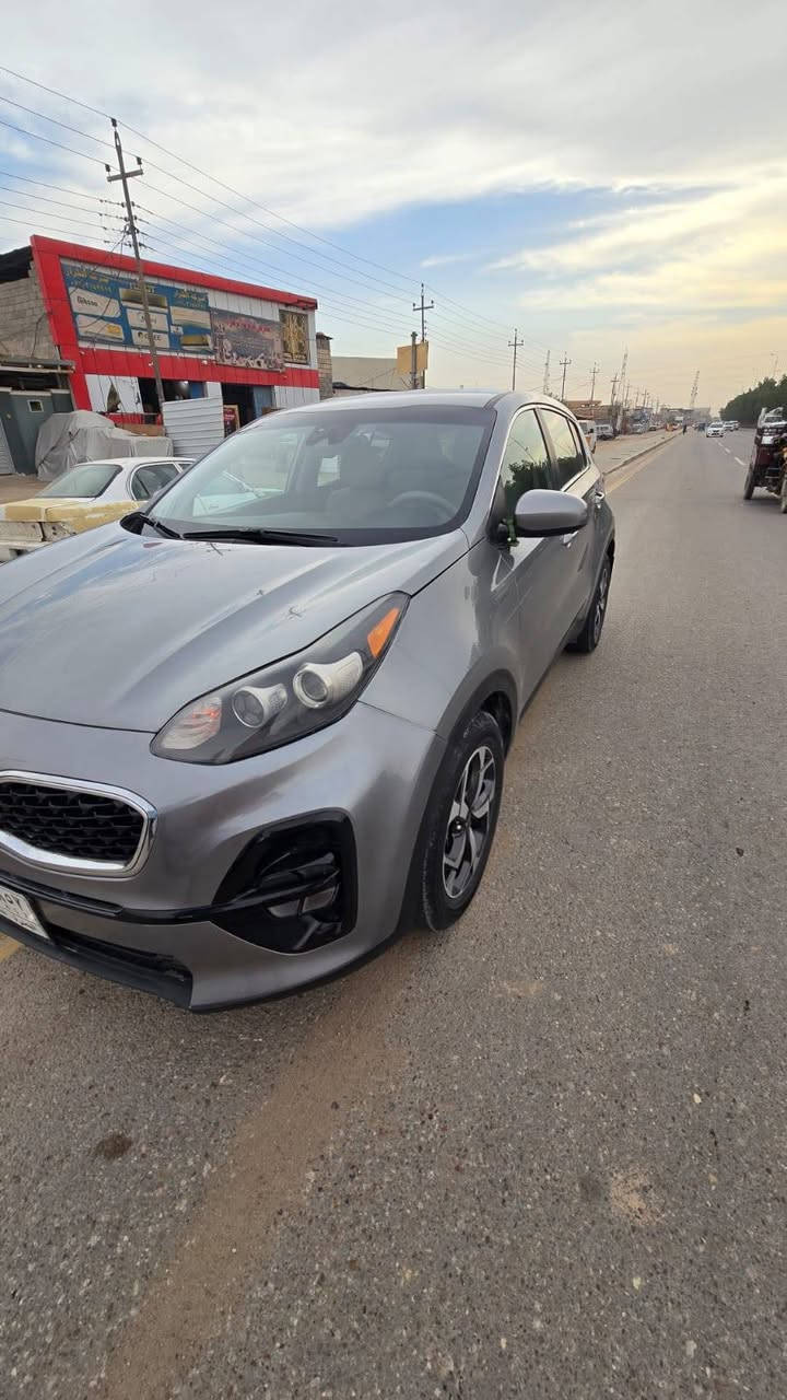 كيا سبورتج وارد امريكي حادثه دعاميه اماميه وهنا صار بيه بارد بل باب الايمن سياره جاهزه مكينه كير حداديه ع فحص تخم تاير جديد رقم بصره مكان لسياره بصره لسعر ١٥٧ وبيه مجال لشراي  مكلف بل نشر  للستفسار          *********** البصرة, العراق
