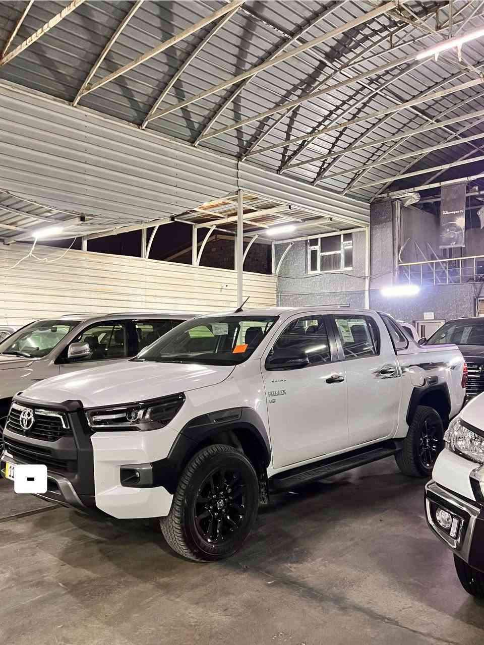 السلام عليكم 
تيوتا هايلوكس افنجر 2024  سعودي شاحن وايرلس ومنفاخ السيارة جديدة جديدة بمعنى الكلمه ومدوشمة وكامله حتى البدي مغلف مكفولة كفالة عامة بيها شخط صغير وما مبين اصلاً ماشية ٢٢ الف مكاني بغداد البياع
سعرها : 405$ بيها مجال كلش بسيط 
***********
