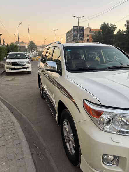 للبيع  لاند كروز 2013 جديده معنى الكلمه 
((((محرك 6 سلندر 4000 ))))

 المواصفات
٧ راكب
٣ قطع تبريد
تحكم ستيرن
فتحة سلايت روف 
كشنات جلد و كهربائية 
طفاية حريق في الارضية الصدر 
كامره خلفيه
حساس خلفي  حساس امامي
زراكات 
مري شفط كهرباء
8 ارباك
تخم تاير امامي خلفي
نظام تزحلق 
نظام نزول منحدرات 
دفع رباعي 
وبيها منظومه زنون
ثلاجه بيها  
عدد البصمه 2  تشغيل وابواب بصمه  رقم بغداد تحويل مباشر باسمي السياره كلش حلوه وجديده وجاهزه من كل النواحي كير مكينه صدر تايرات دهن فلاتر   
مكفوله سياره ما عده دعامية اماميه وخلفيه صبغ (للجمالية )  
السعر :  39.000 $             
((390 ورقة ))
رقم اتصال فقط
***********
مكان بغداد
