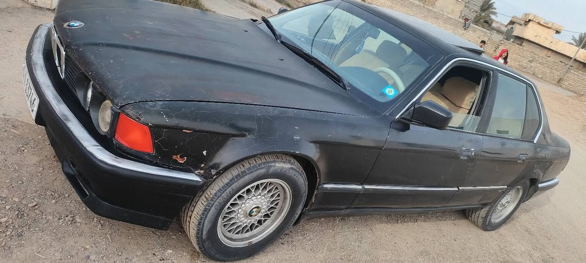 بي ام 735 اوتو تبريد ثلج 
سنتر لك 
ويل خليه اصلي 
كهربائيات كلها شغاله
بدون اخياس بدون كص 
رقم صلاح الدين انكليزي ب اسمي هزه قبل سبوعين سنويه لل2031 تحويل بنفس اليوم كير مكينه شرط اكسل كاردن شرط جاهزه من كلشي 
السعر 42$
مكاني صلاح الدين مكيشيفه
بيع فقط بدون مراوس
***********
