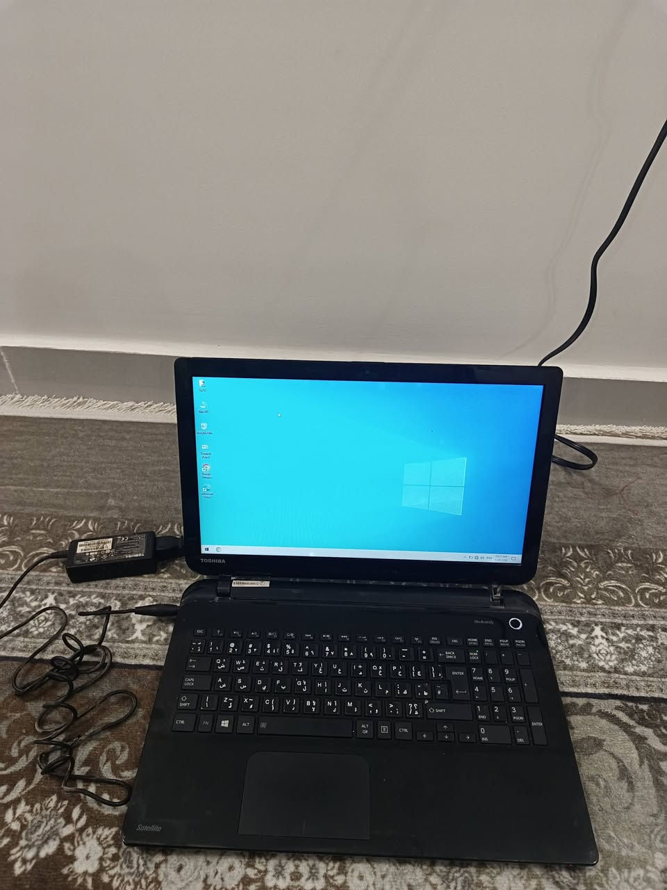 السلام عليكم لابتوب توشيبا الياباني الاصلي cori5 هارد 250 رام 4 بطاريتها ضعيفه لازم عشحن وتشتغل وياها شاحنه تفيد لليوتيوب للدراسة للأفلام شاشاه جبيره السعر 65 وبيها مجال مكاني بصره حي الزهراء قرب مستشفى النفط  الرقم ***********
