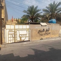 بيت 300 متر قرب سوق الطابق الأول يحتوي على استقبال + هول+ صاله + غرفه ...