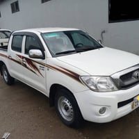 هايلوكس ٢٠٠٦ • لوحة ٤ ارقام • ضمان جير/مكينة/اكسل