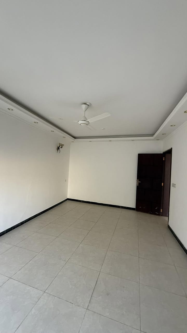 #دار #للإيــــجــــار فارغ 

🏘️ فـٓــــي الـــصــــحـــه 

✅ مساحـــــــة الـــــــدار // 220م

       

    

#البنــــــــــــاء: ⁦🛡️

#الطابــــــــــــــق #الأرضـــــــــــــي
ثـــــلاث غــــرف   نـــــوم  وصالــــــــــة وهــــول كــــبيـــر  ومطـــــــبخ  ومنـــاور ومجـــمع صـــحيــات وكـــراج كبيــر وحــديقــه كــــبيــــره 

الطــــابـــق #الــثــــانـــي 

غــــــرفــــه نــــوم فــقــط 

___________________
للأستفســـــــار عــــــن السعــــــــر يرجـــــــىٰ تـــــــرگ تعليـــــق (السعـــــــــر) #وسيتــــــم #الـــــرد
__________________

#مكتـــــــــب
                🏘️أمــــــــلاك بابــــــــل للعقـــــــار🏘️
#الكــــــــائن

☎️ *********** واتساب☎️‏‪***********‬‏ واتساب
    شارع_الكرامة_قرب_الضريبة_مقابل_التخطيط_العمراني
        
_____________________________________________
