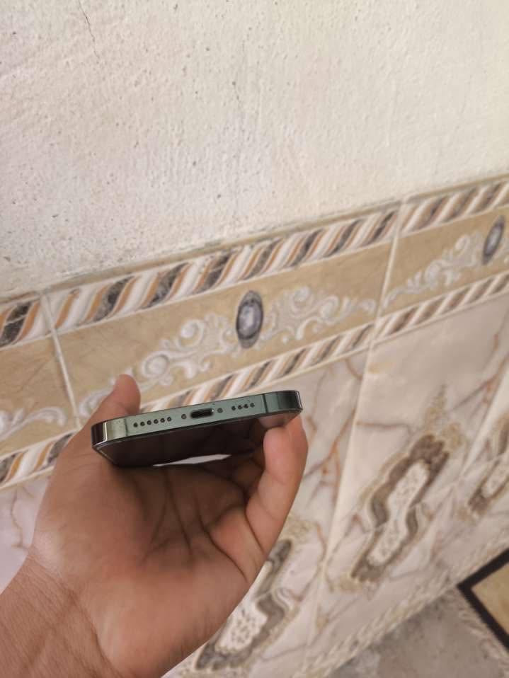 السلام عليكم
ايفون 13pro max
ذاكره 256بطاريه 93 مكفول من كلشي نضافه 95/100
كامل ملحقات كارتونه وشاحنه وسماعات لون مميز ما مفتوح ولا مبدل بي اي شي تفحص حاسبه اله تاخذه سعره 750وبي مجال او مراوس بجهاز آخر 
واتساب ***********
