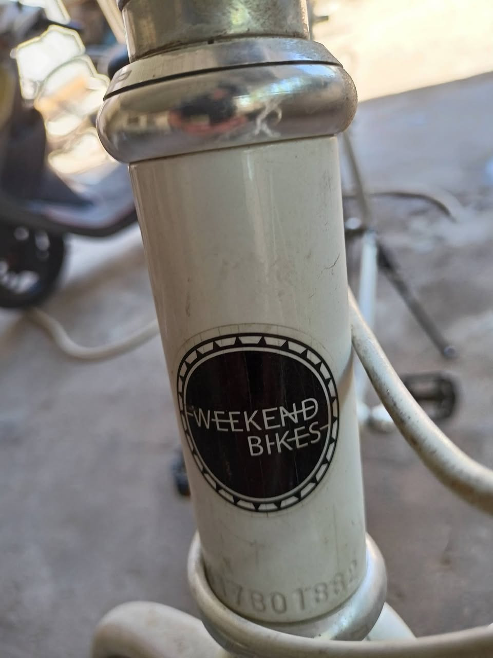 السلام عليكم 
C.B. Asahi - Weekend Bikes "بايسكل ويكيند الياباني نظام التروس (التبديل) الدراجة مزودة بـ 7 سرعات خلفية (1x7)
الجهاز الخلفي (Rear Derailleur): شيمانو تورني Shimano Tourney TZ
المنيوم بالكامل خفيفه جدا 
حجم 28 
حجم الفريم 52 
السعر 160وبيه مجال قليل 
مكاني بغداد قرب جامع النداء


**إذا كنت صاحب هذا الإعلان وتريد حذفه لأي سبب، رجاءا أرسل رسالة إلى الدعم الفني**
