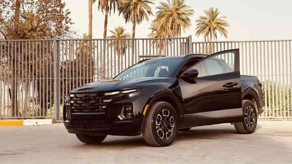 السلام عليكم شباب للبيع هيونداي_سنتاكروز  2023 
 فول موصفات بدون فتحة 
السياره مرقمه بغداد الدولي مثبت لوحات 
سعة المحرك : 2.5 TURBO محركها اقوى و ارقى من العادي 
دفع رباعي 
عدد الاسطوانات : 4
القوة الحصانية : 281 حصان نظام الدفع : كلي HTRAC
ناقل الحركة : اوتوماتيك 8 سرعات

حادث السياره : بنيد وجاملغ يمين شواصي وراديترات بلاديه 
المسافه المقطوعه : 5000

#مواصفات
بصمة تشغيل و ابواب 
تشغيل عن بعد 
رادارات / رادار امامي /رادار جانبي /رادار خلفي
قيادة ذاتية
توقف ذاتي 
كشنات تدفه ‏
كشنات جلد
ستيرت تدفئة                                                 
مري هيتر / رادار / كاميرا
تبريد قطعتين
دفع رباعي  نضام جبلي وثلجي وترابي اوتوهولد . 
صندوك كهرباء 
مسجل ناطق سستم سماعات BOSE
ايوكس وبلوتوث و USB يعمل
مApple CarPlay / Android Auto
دخول ذكي نظام 
حاجب لي
لايتات LED
حماية بودي
نقطه عمياء
مراة تعتيم
اشاراة بالمراياة الجانبيه                                   
 فول تحكم ستيرن                                    
كير أوتو + عادي + شفرات ستيرن
اوتو بريك +بريك بصمة
لايتات 4 عدسات زينون
شاشة كبيره
داخل جلد 
نضام قيادة + سبورت + نورمل + سمارت
مثبت سرعة
تحديد المسار 
دمامات صوت بالدشبول وبالصندوق 
رادار الخطوط البيضاء 
الخريطة ابل كار بلي
‏AUTO HOLD
مصابيح خلفية LED
مصابيح ضباب LED
مكان السياره بغداد الكاظميه مجمع جوهرة المحيط 
بيع او مراوس حسب القناعه 
للاستفسار ***********
واتساب ***********
اكتب السعر 21.500$ وبيها مجال بغداد
